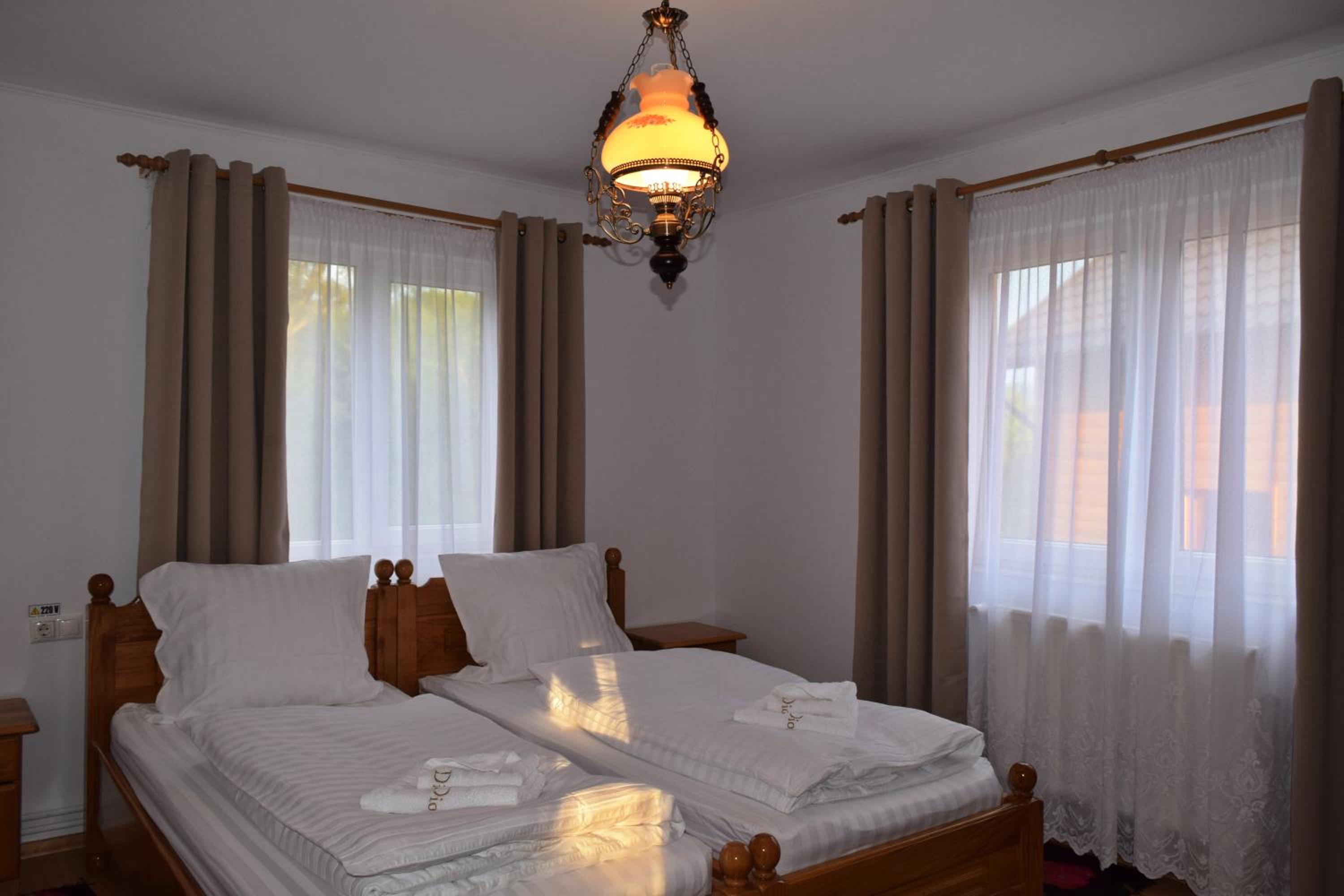 Double Room with Private Bathroom - Photo 25