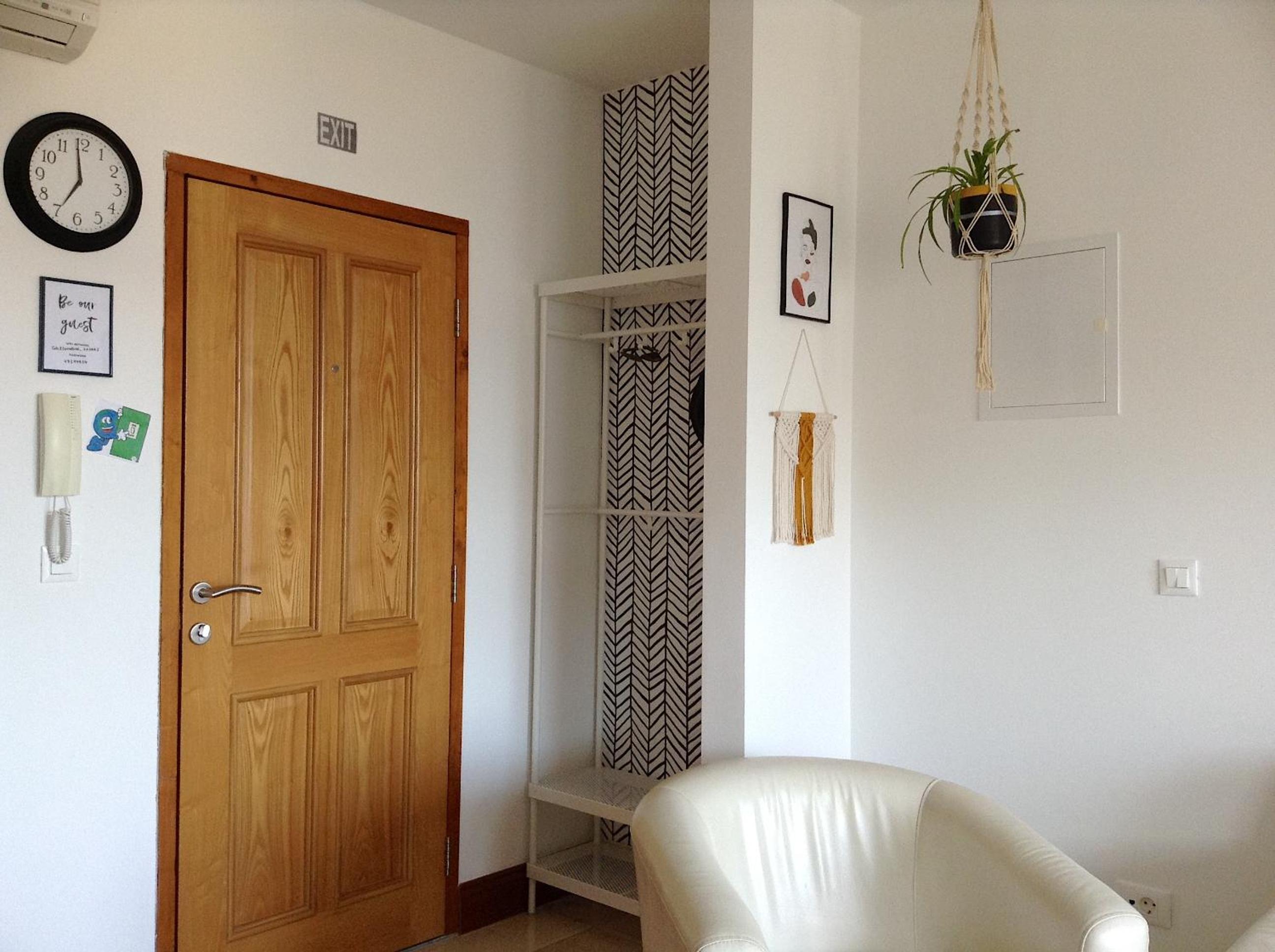 One-Bedroom Apartment photo 1
