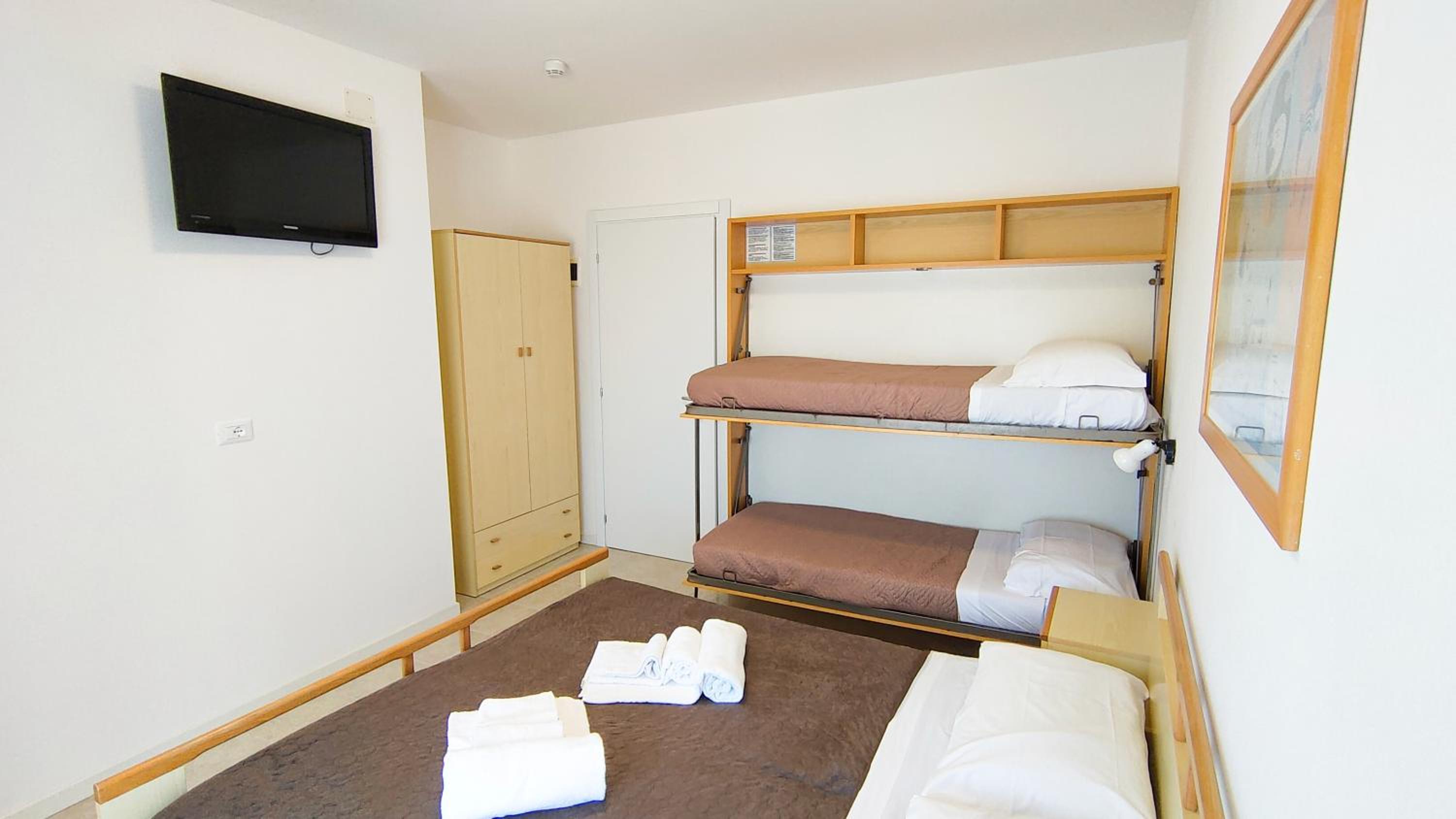 Family Room (2 Adults + 2 Children)
