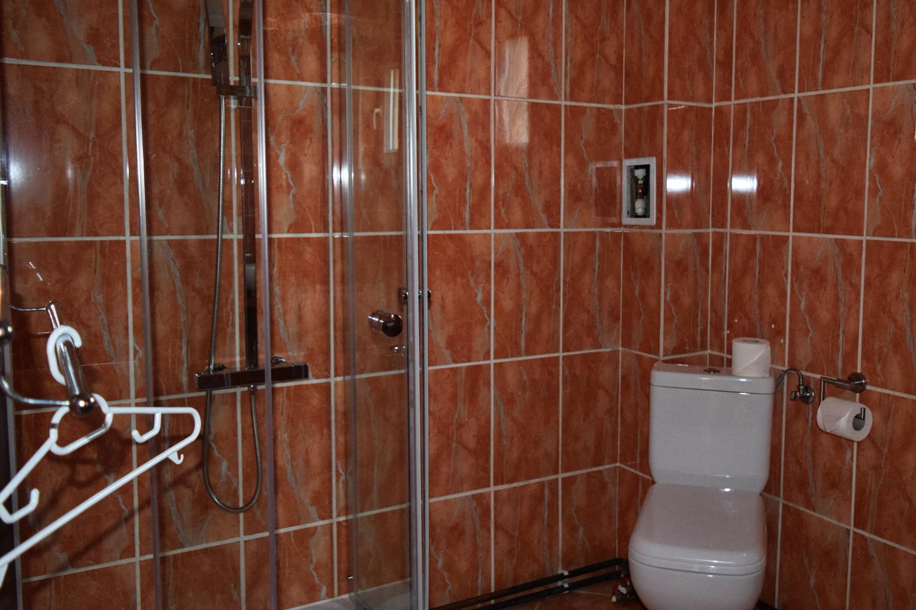 Double Room with Private Bathroom - Photo 3