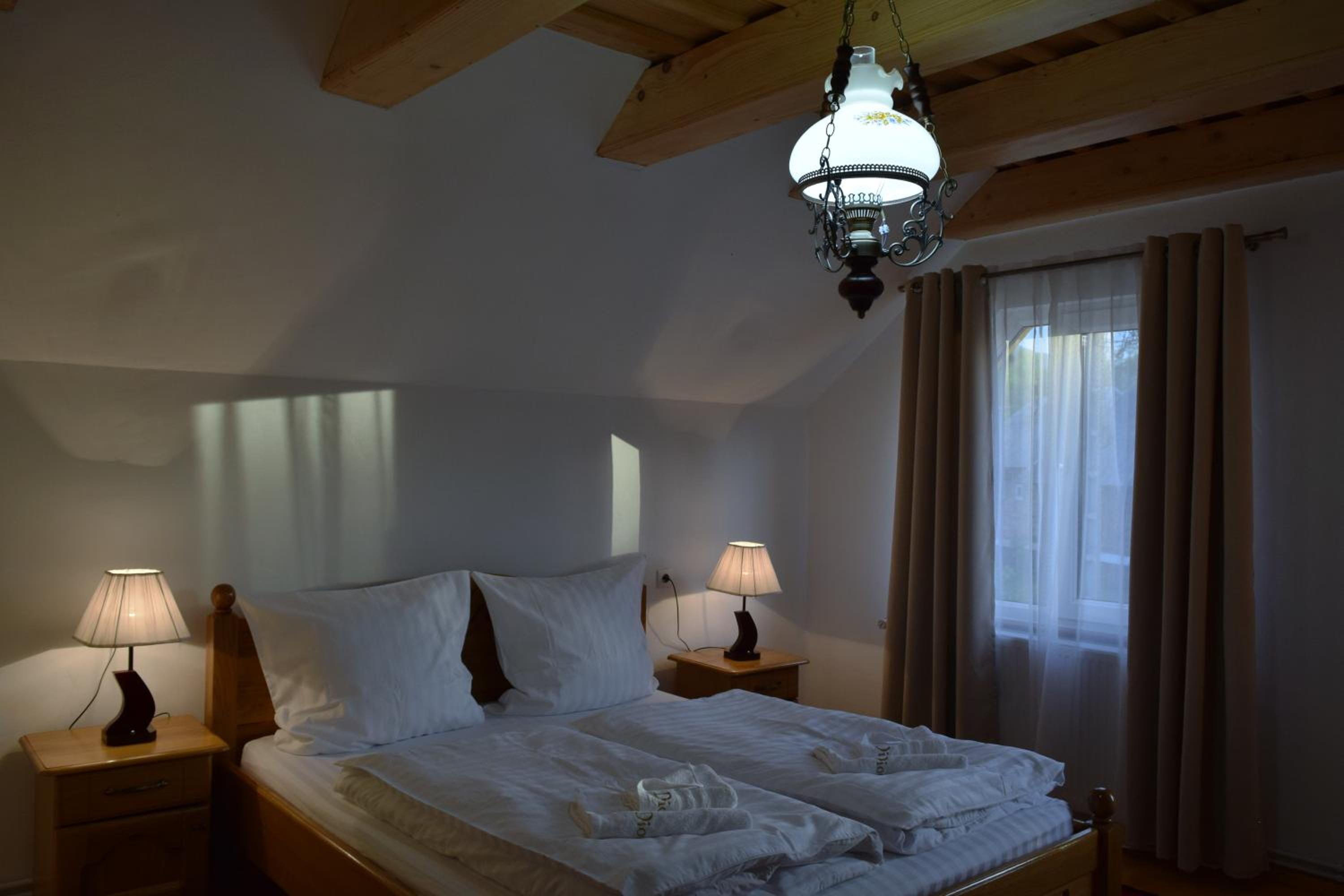 Double Room with Private Bathroom - Photo 9