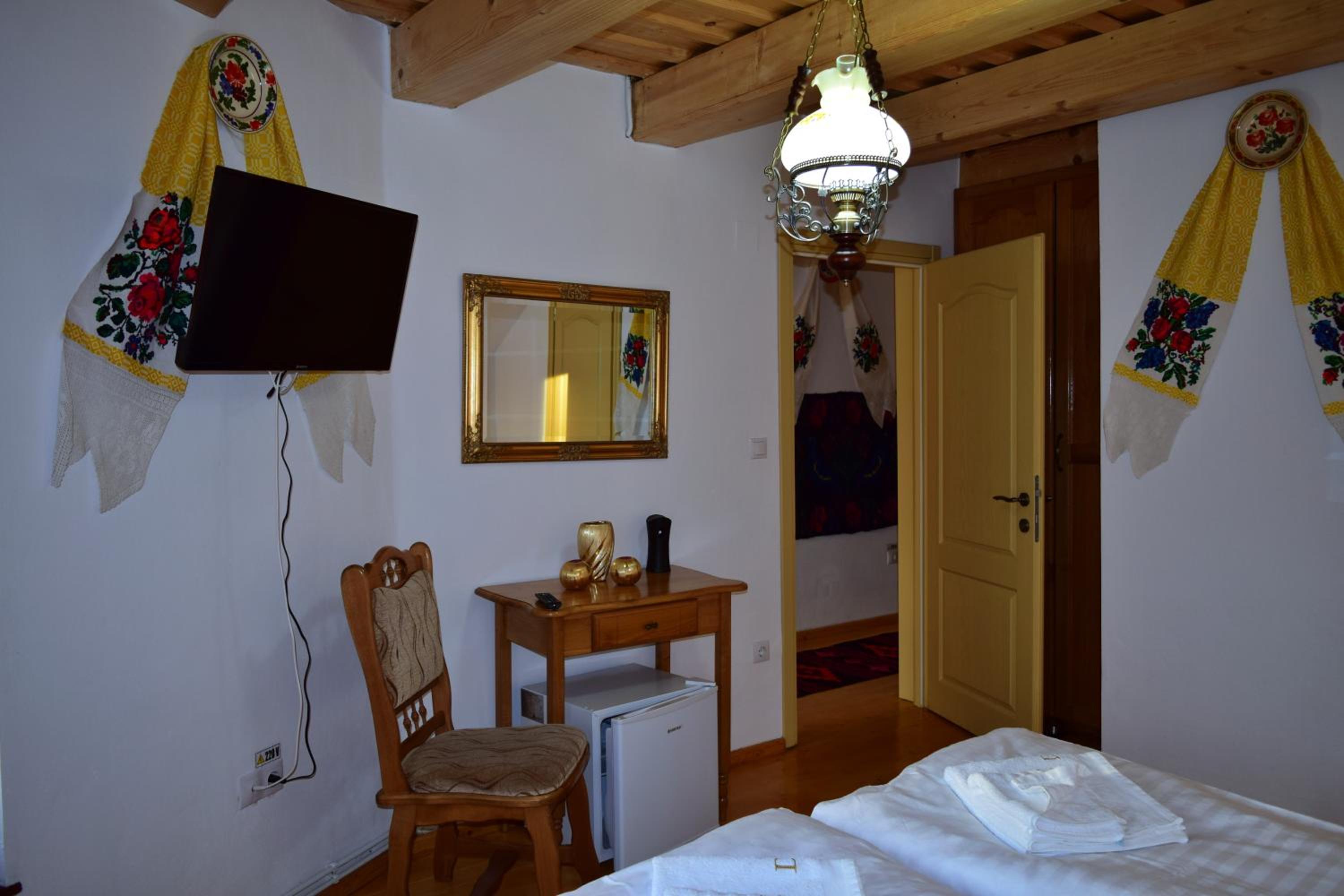 Double Room with Private Bathroom - Photo 12