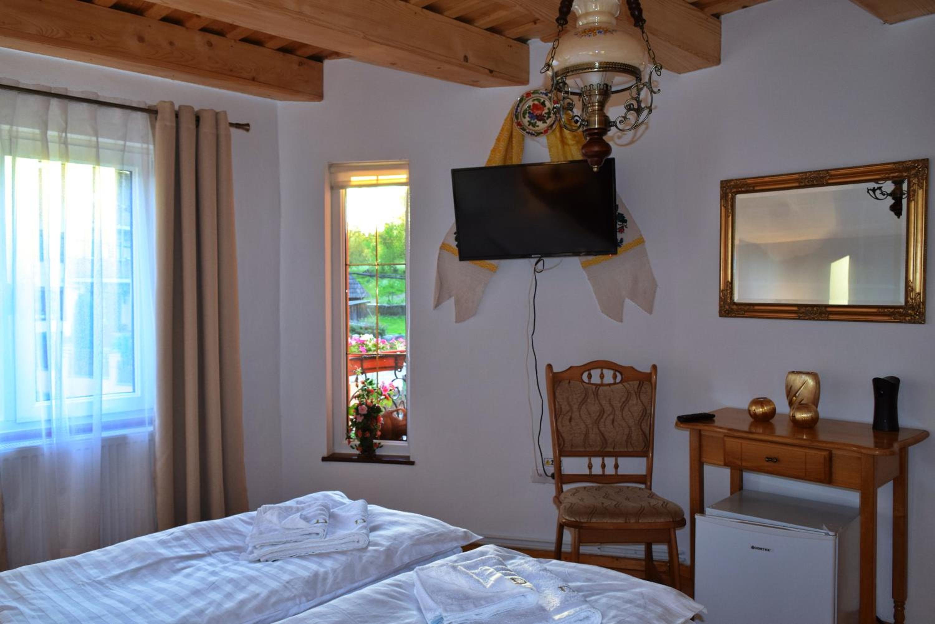 Double Room with Private Bathroom - Photo 4