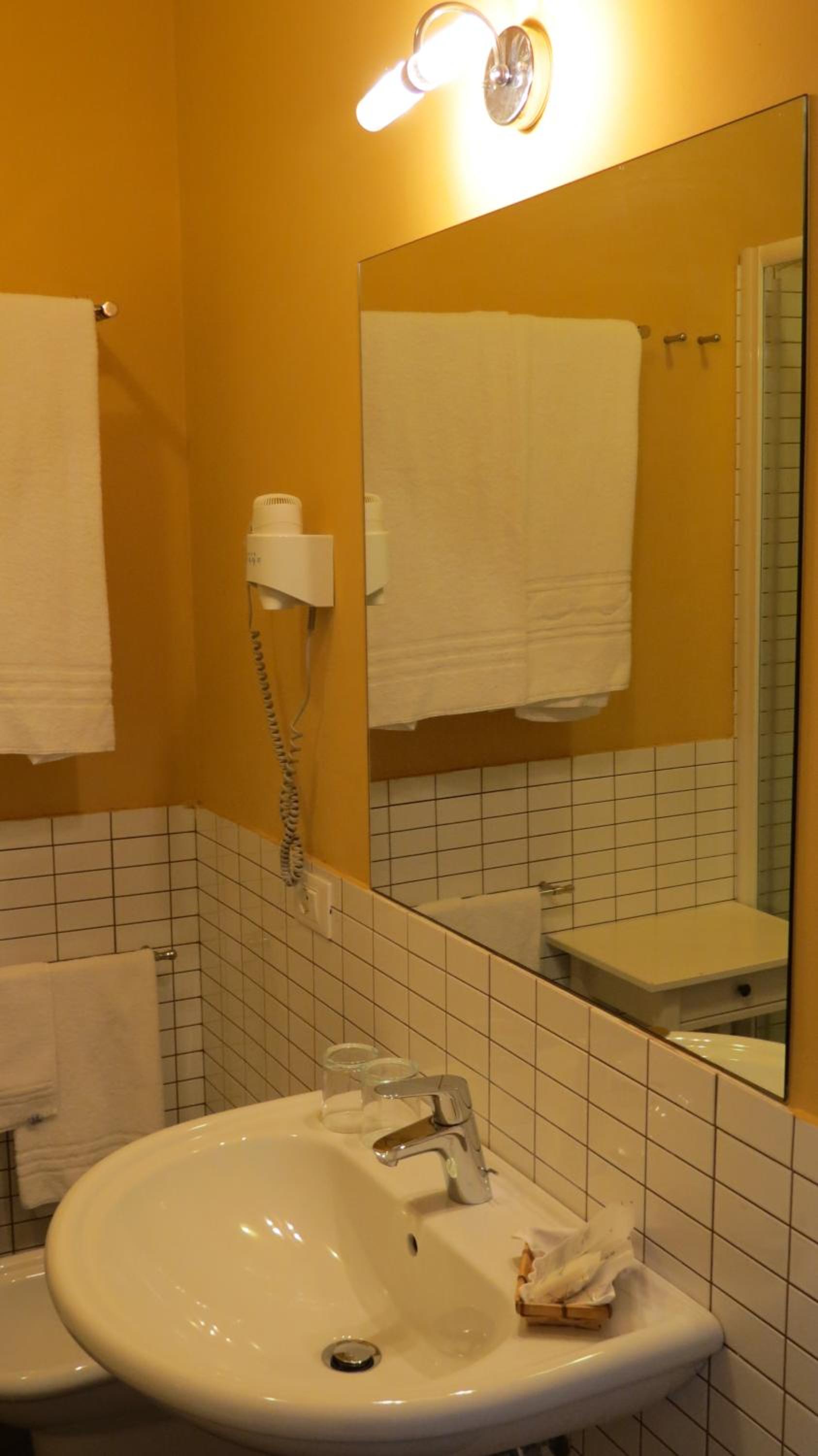Superior Double or Twin Room - Photo 2
