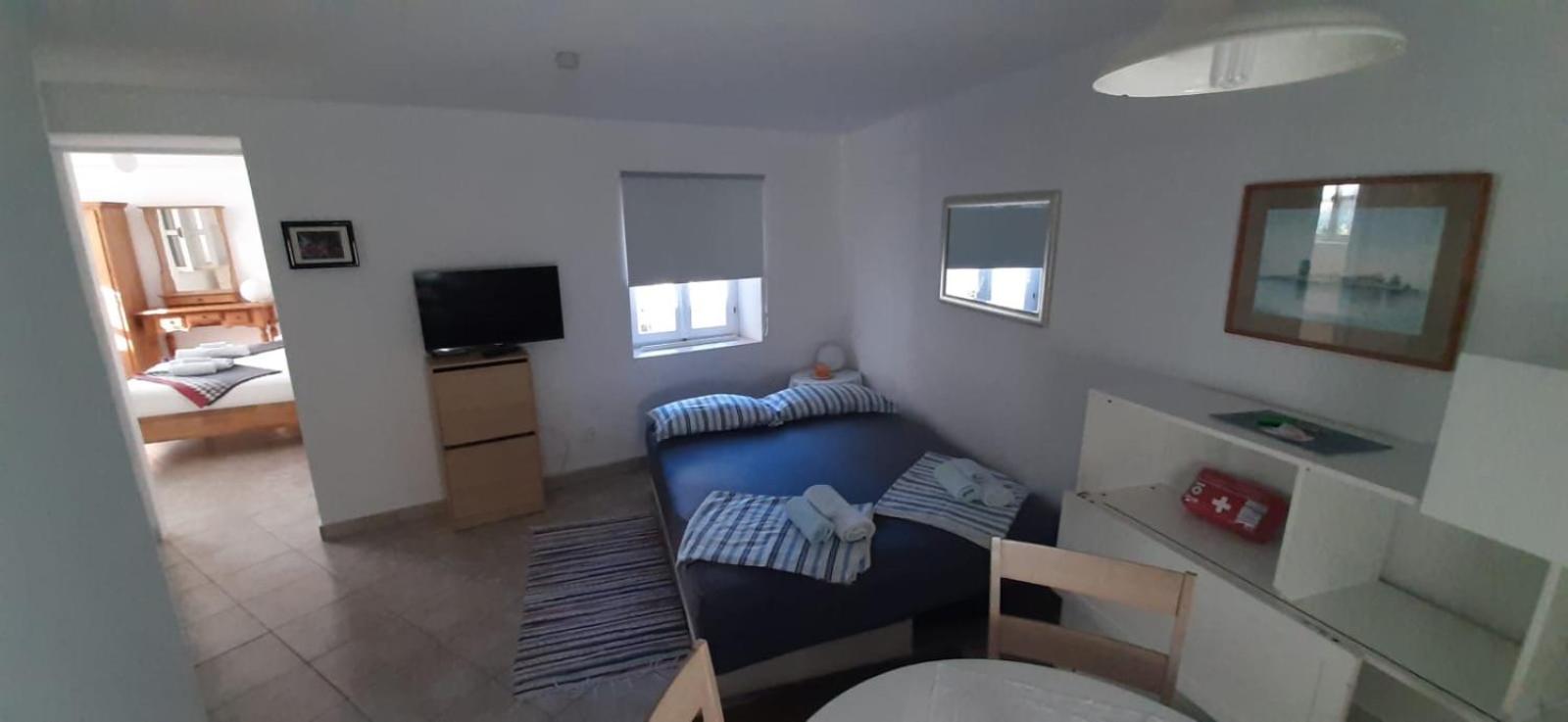 One-Bedroom Apartment photo 3