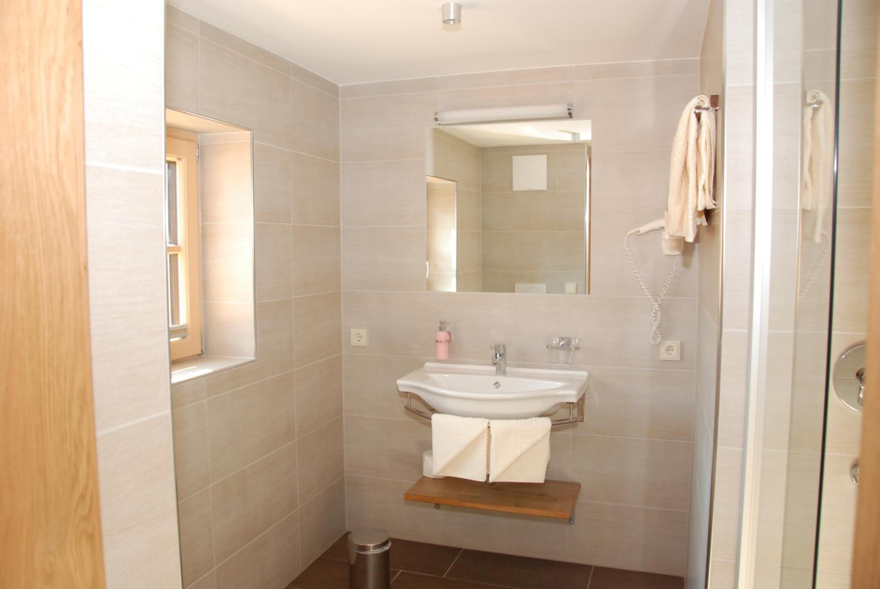 Double Room with Balcony - Photo 5