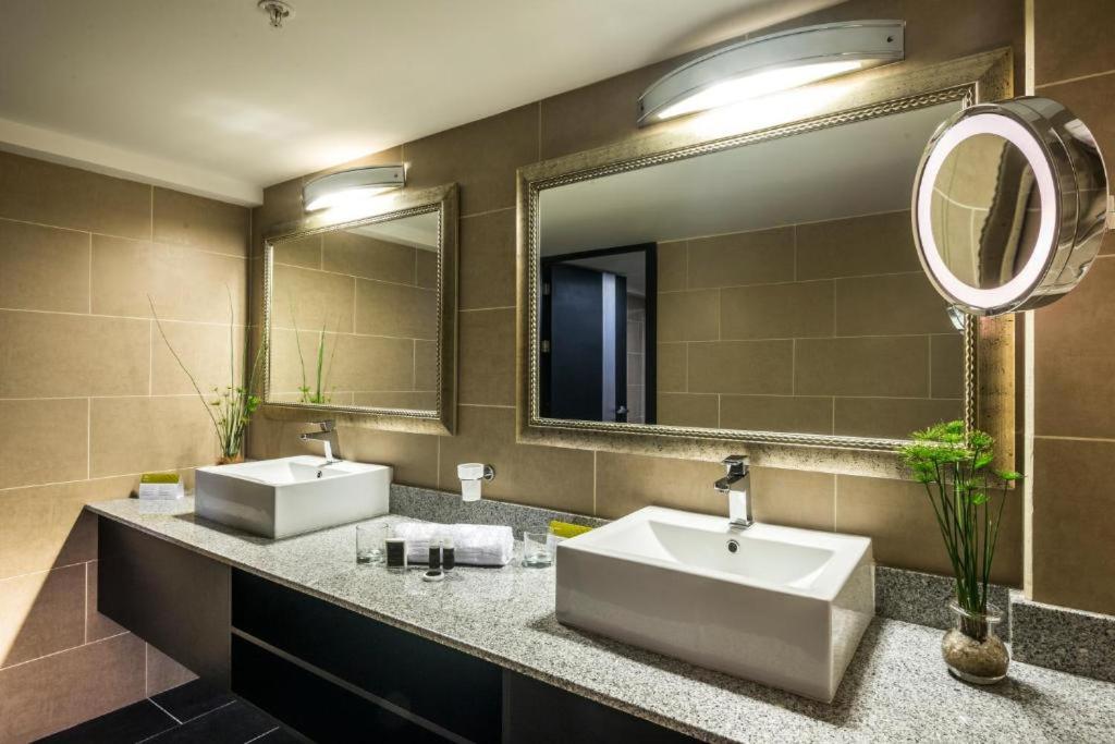 Deluxe Junior Suite - Photo 3