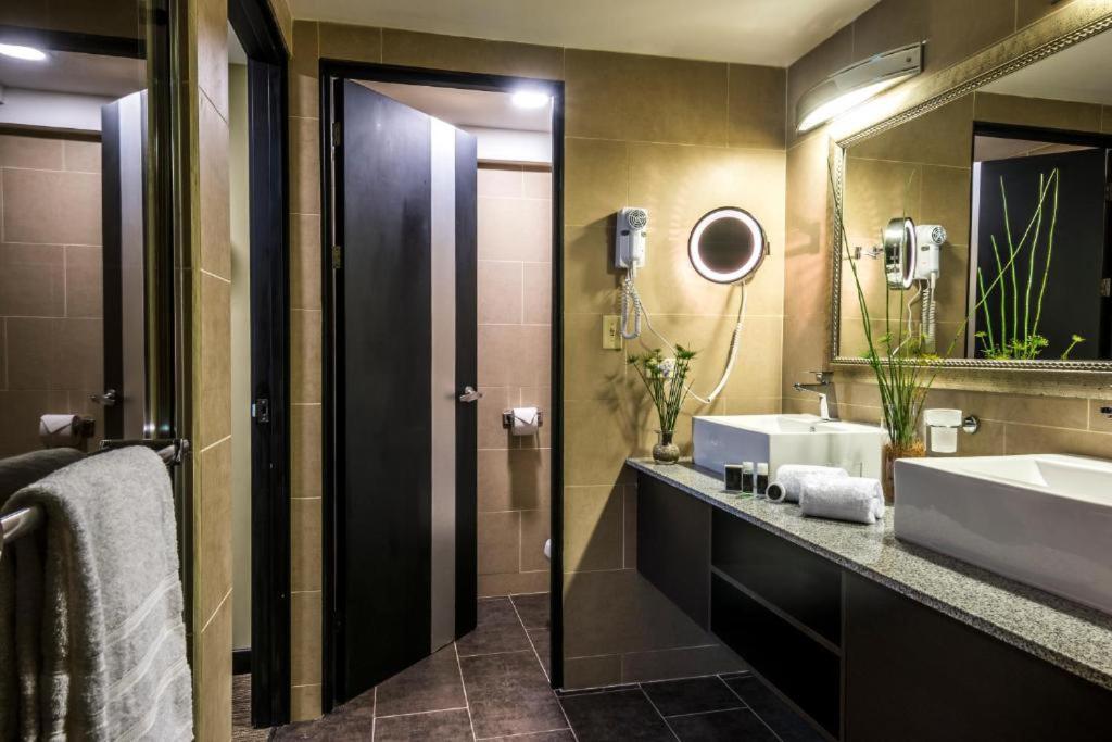 Deluxe Junior Suite - Photo 4