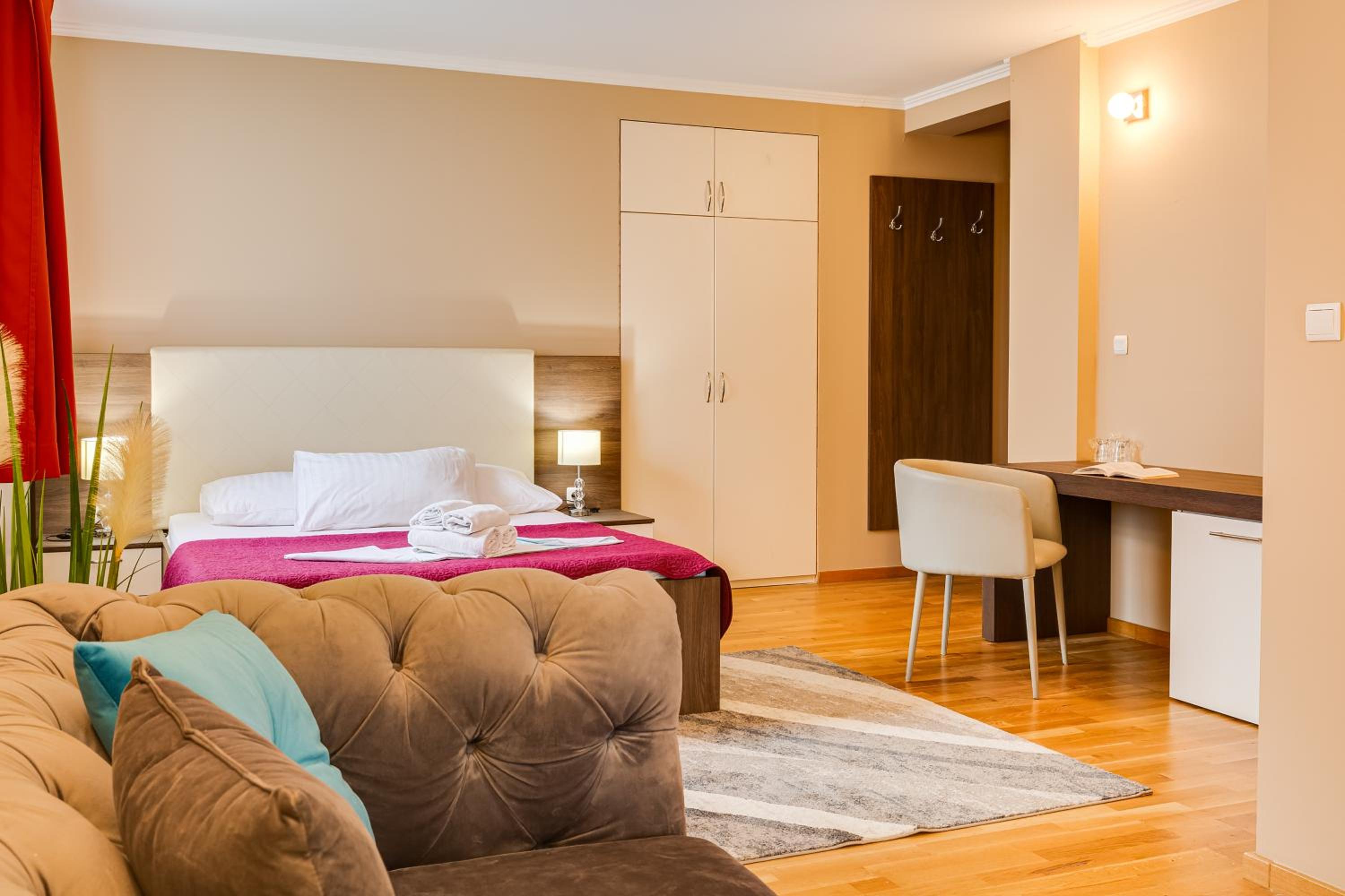 Superior Double Room with Balcony - Photo 10