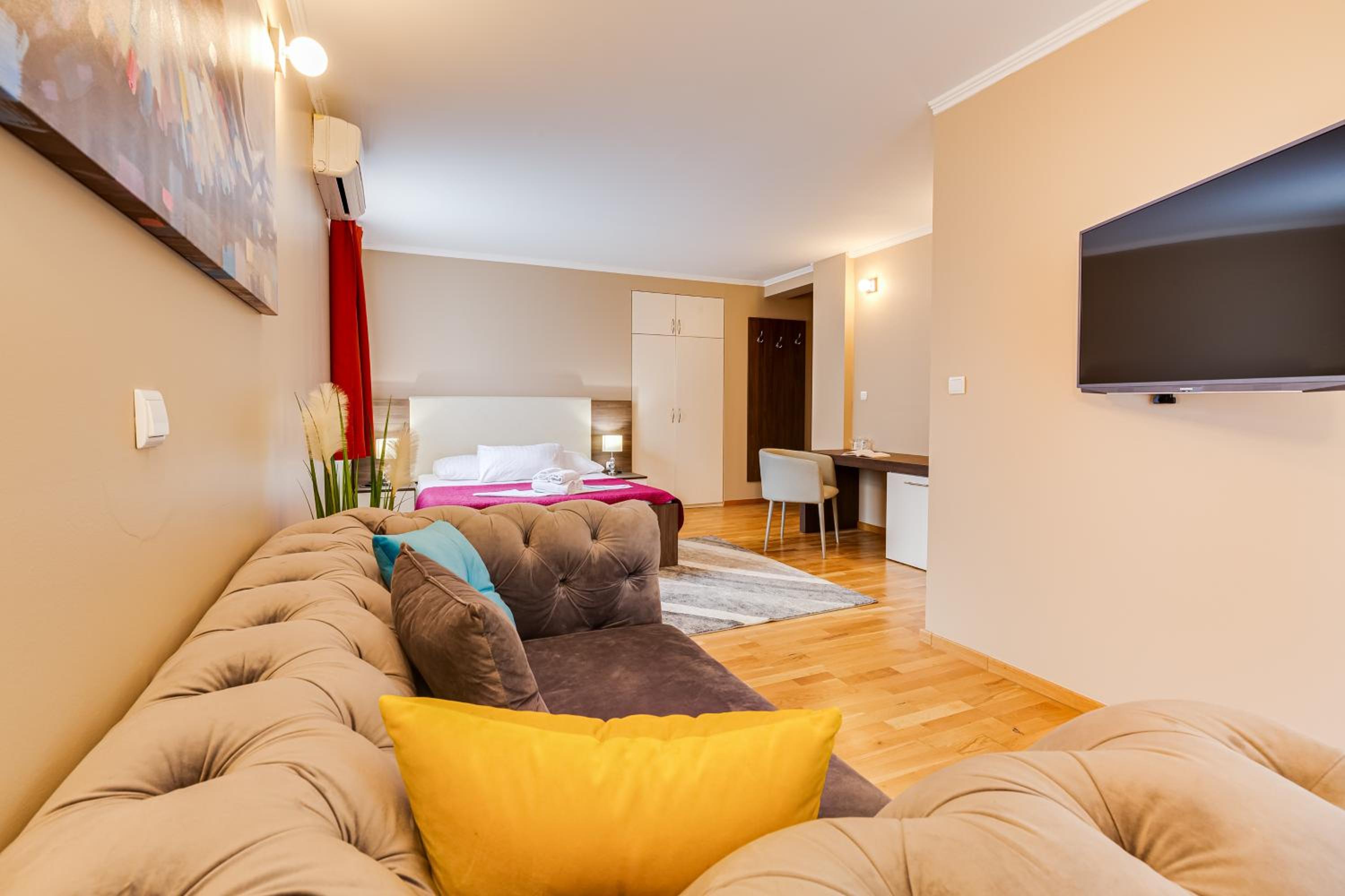 Superior Double Room with Balcony - Photo 21