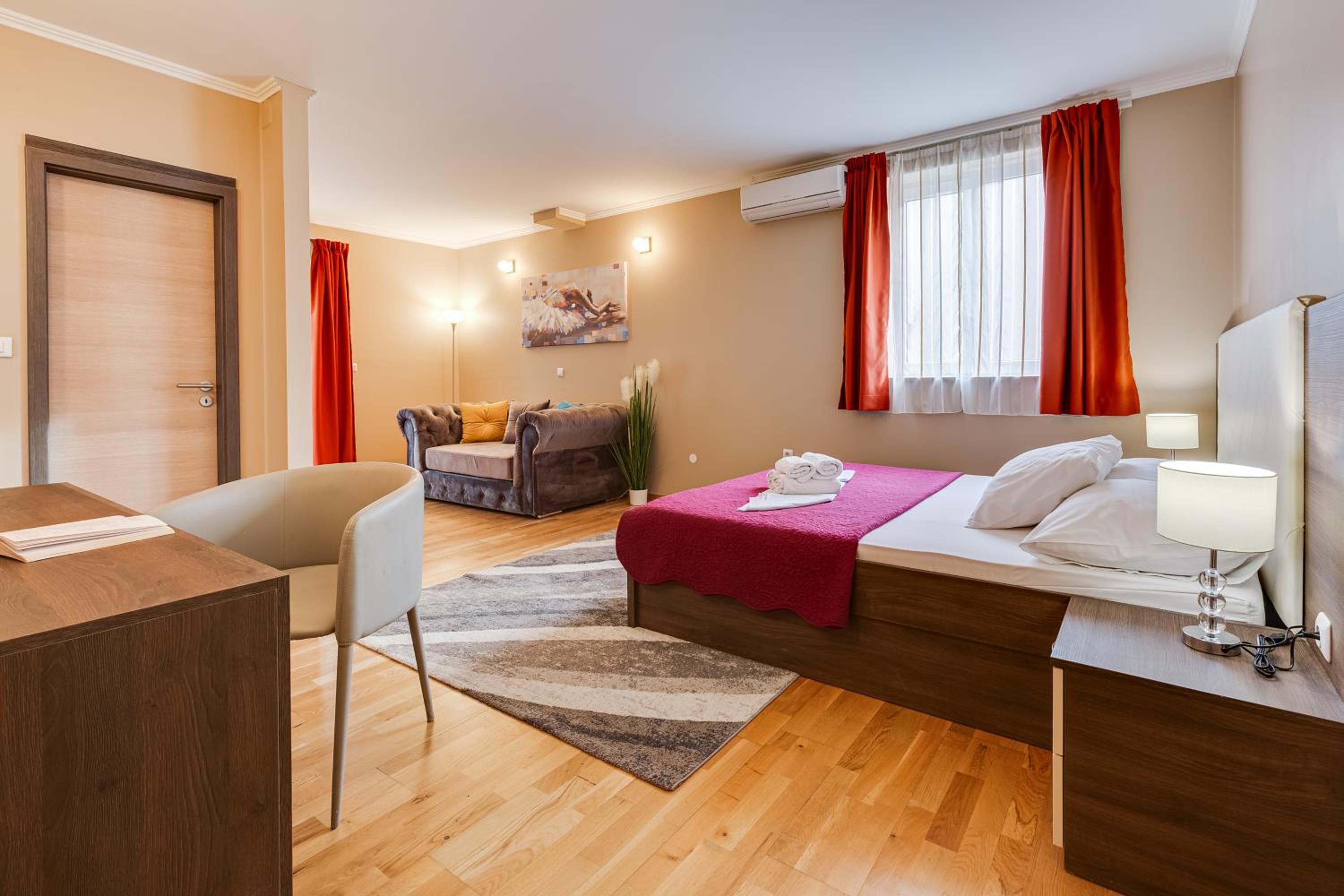 Superior Double Room with Balcony - Photo 20