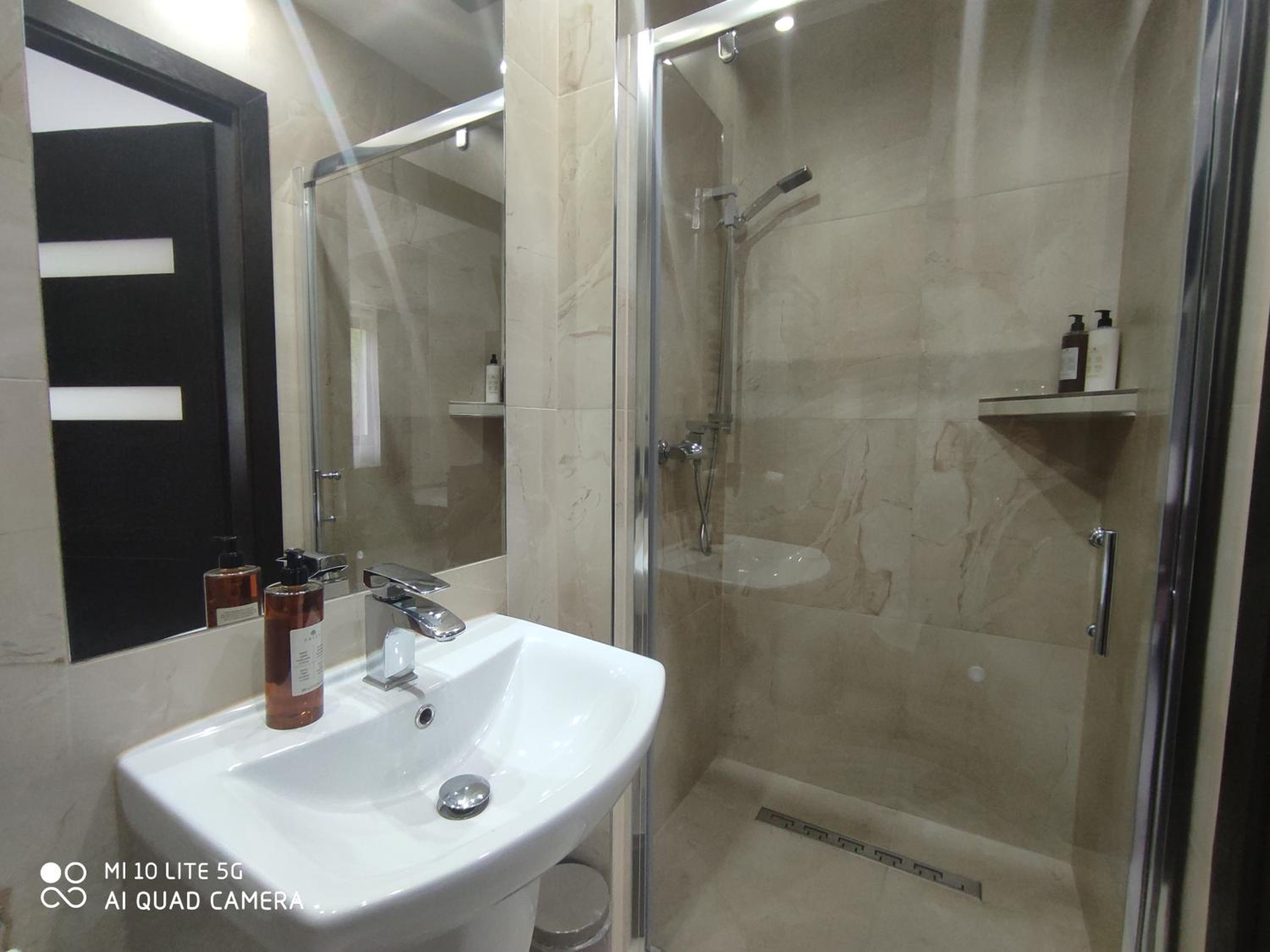 Deluxe Double Room with Balcony - Photo 23