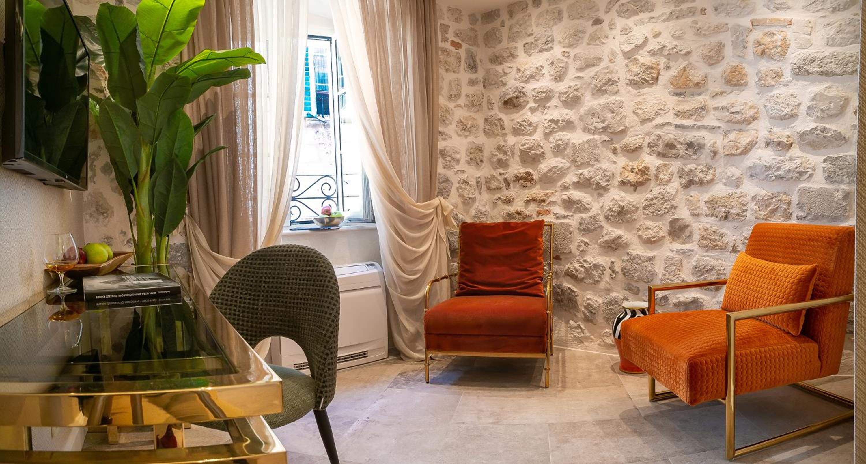One-Bedroom Apartment - Photo 6
