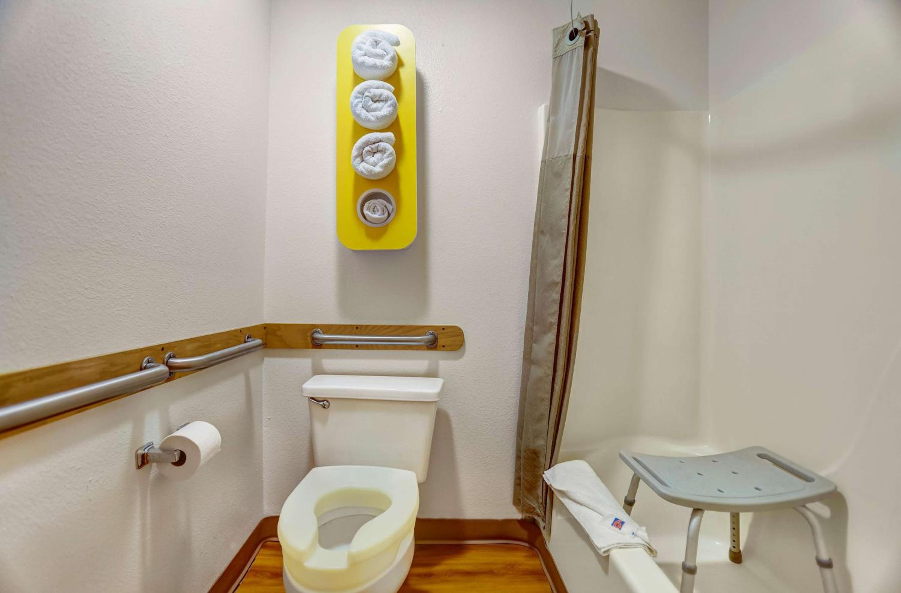 King Room - Disability Access - Non-Smoking - Photo 4