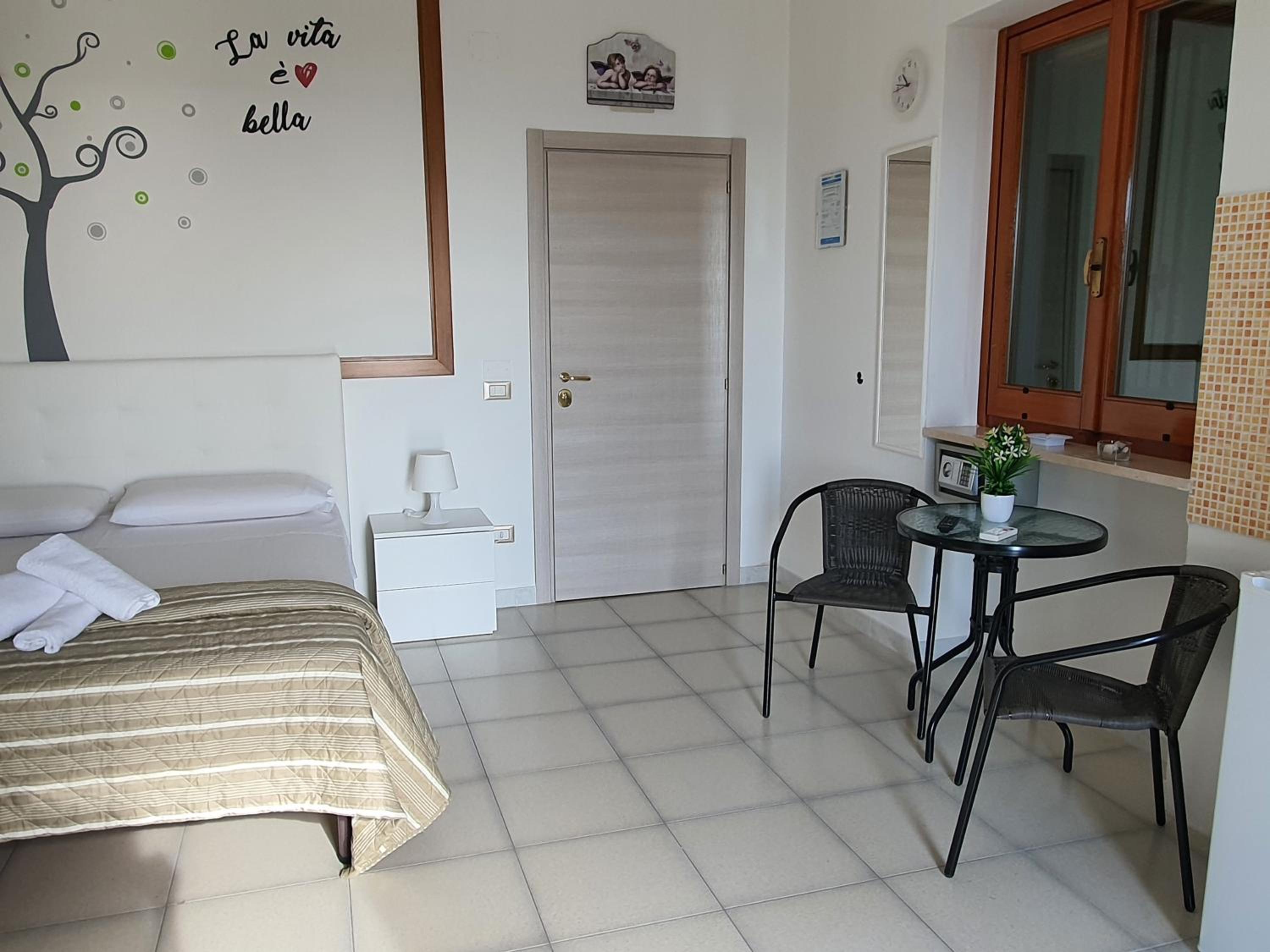 Double Room - Photo 3