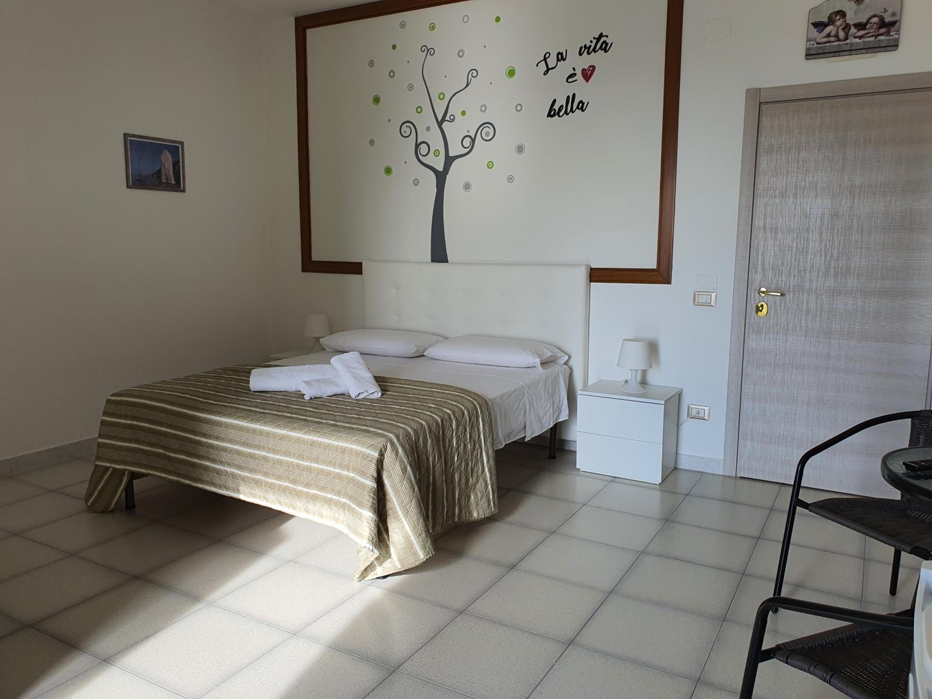 Double Room - Photo 4