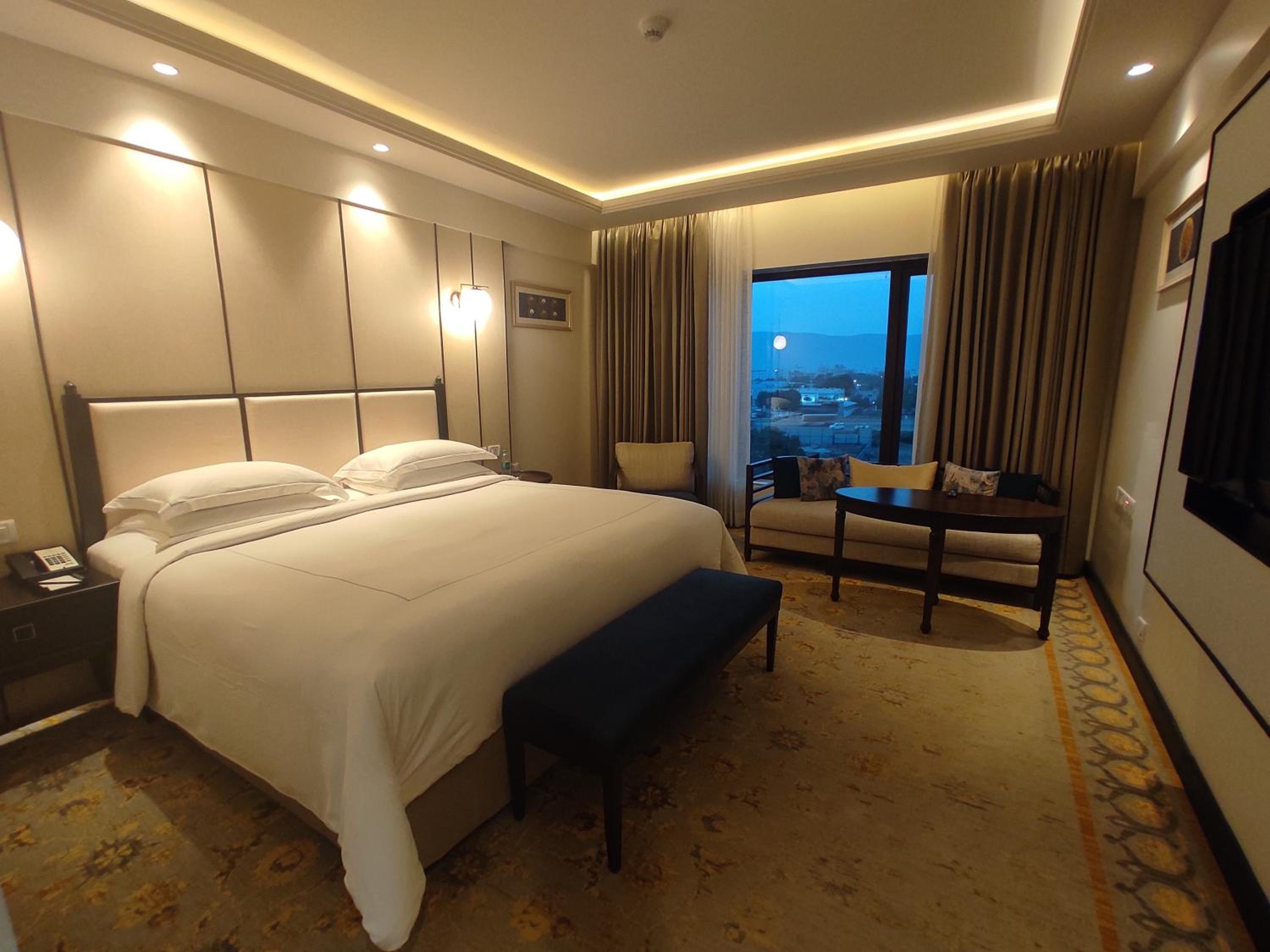 Superior King Room - Photo 3