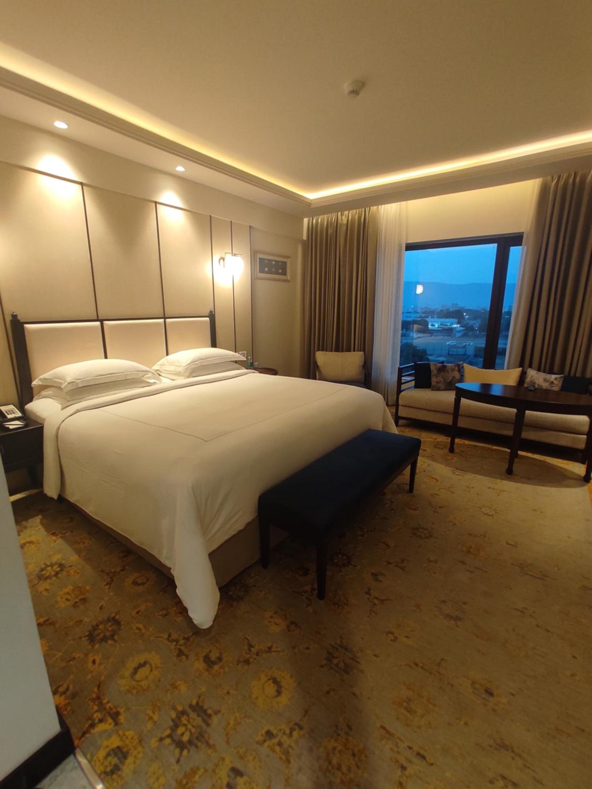 Superior King Room - Photo 4