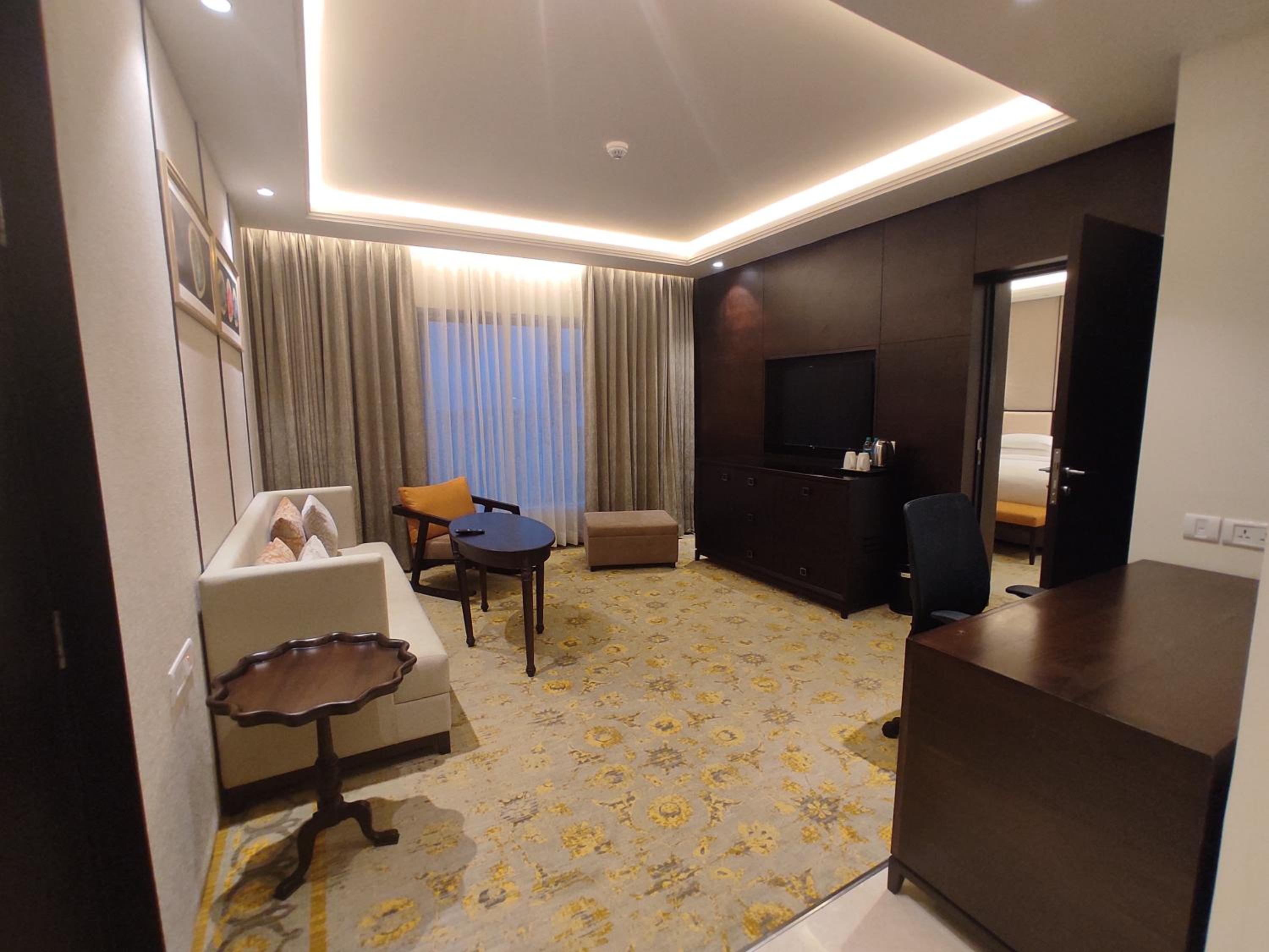 Deluxe Suite - Photo 3