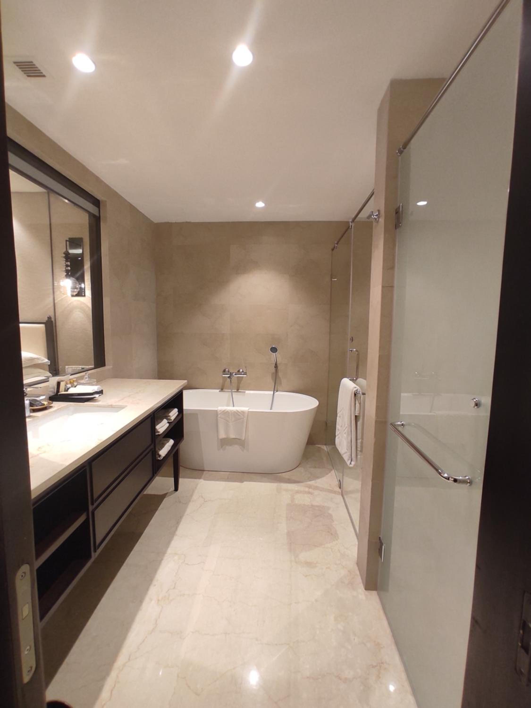 Deluxe Suite - Photo 5