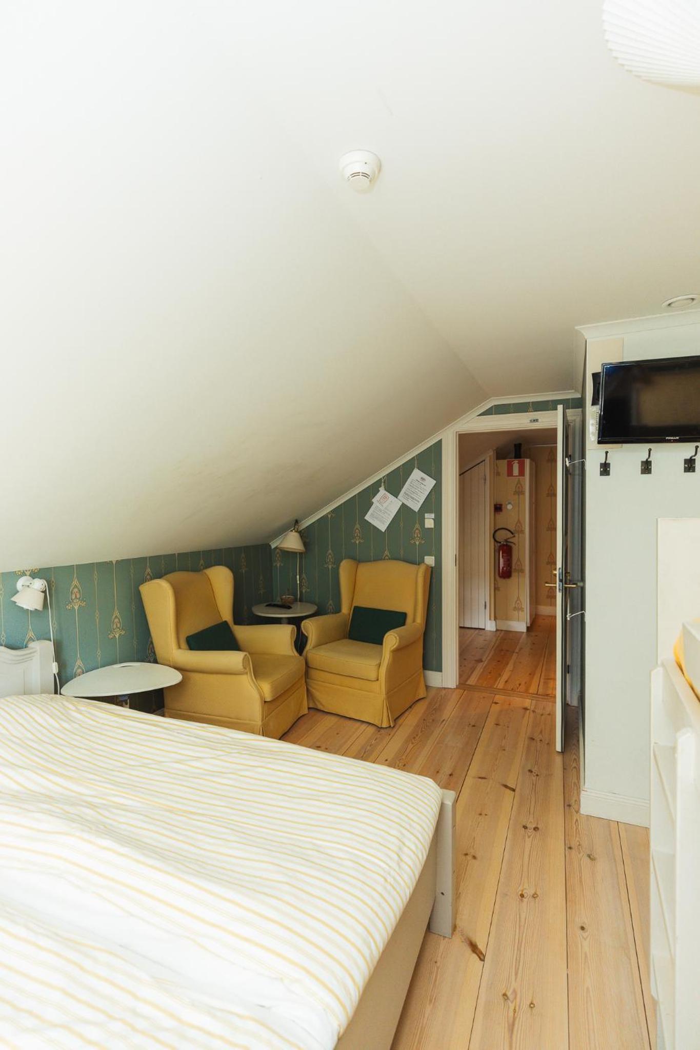 Quadruple Room with Shared Bathroom photo 3