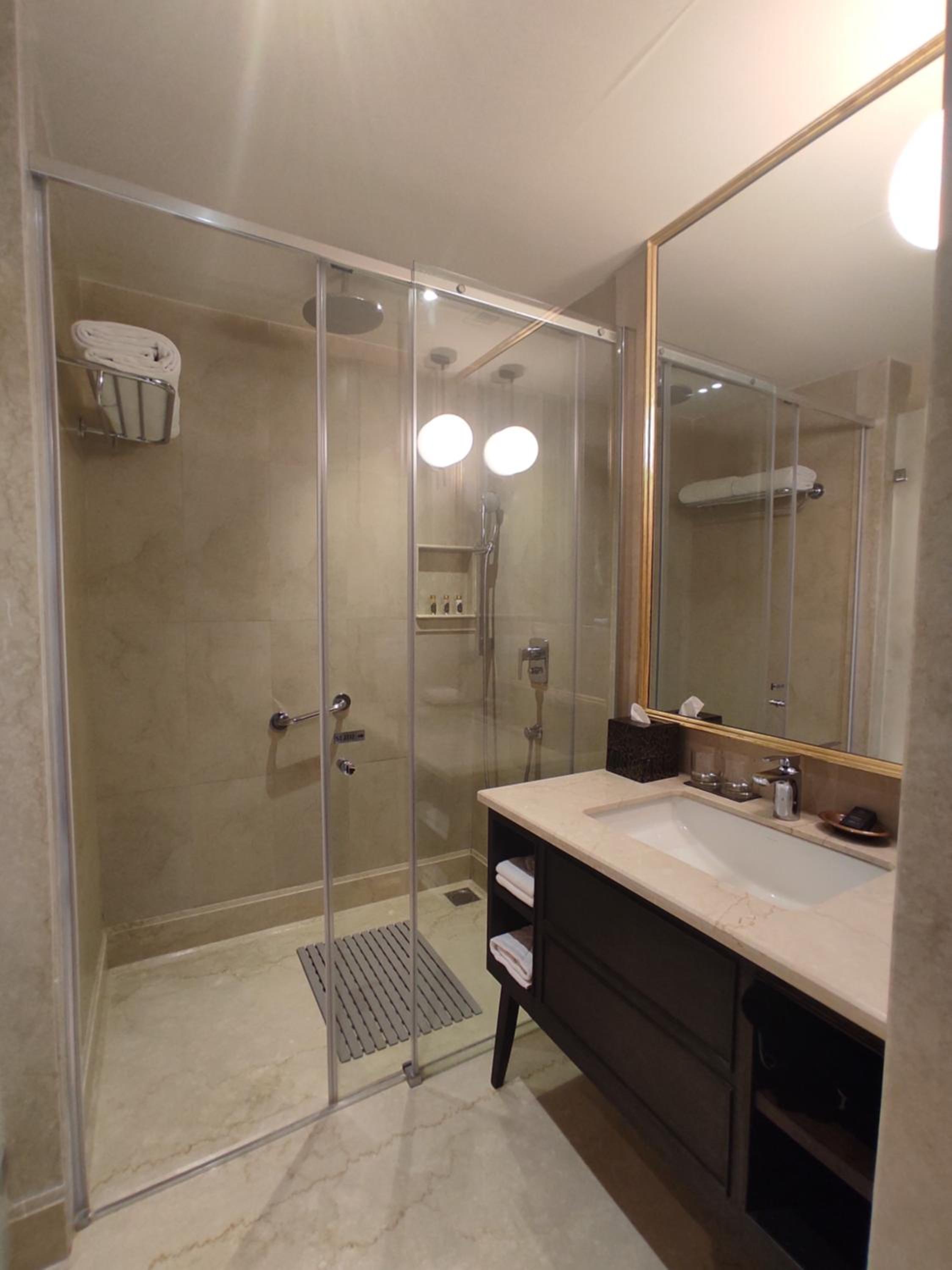 Superior King Room - Photo 5