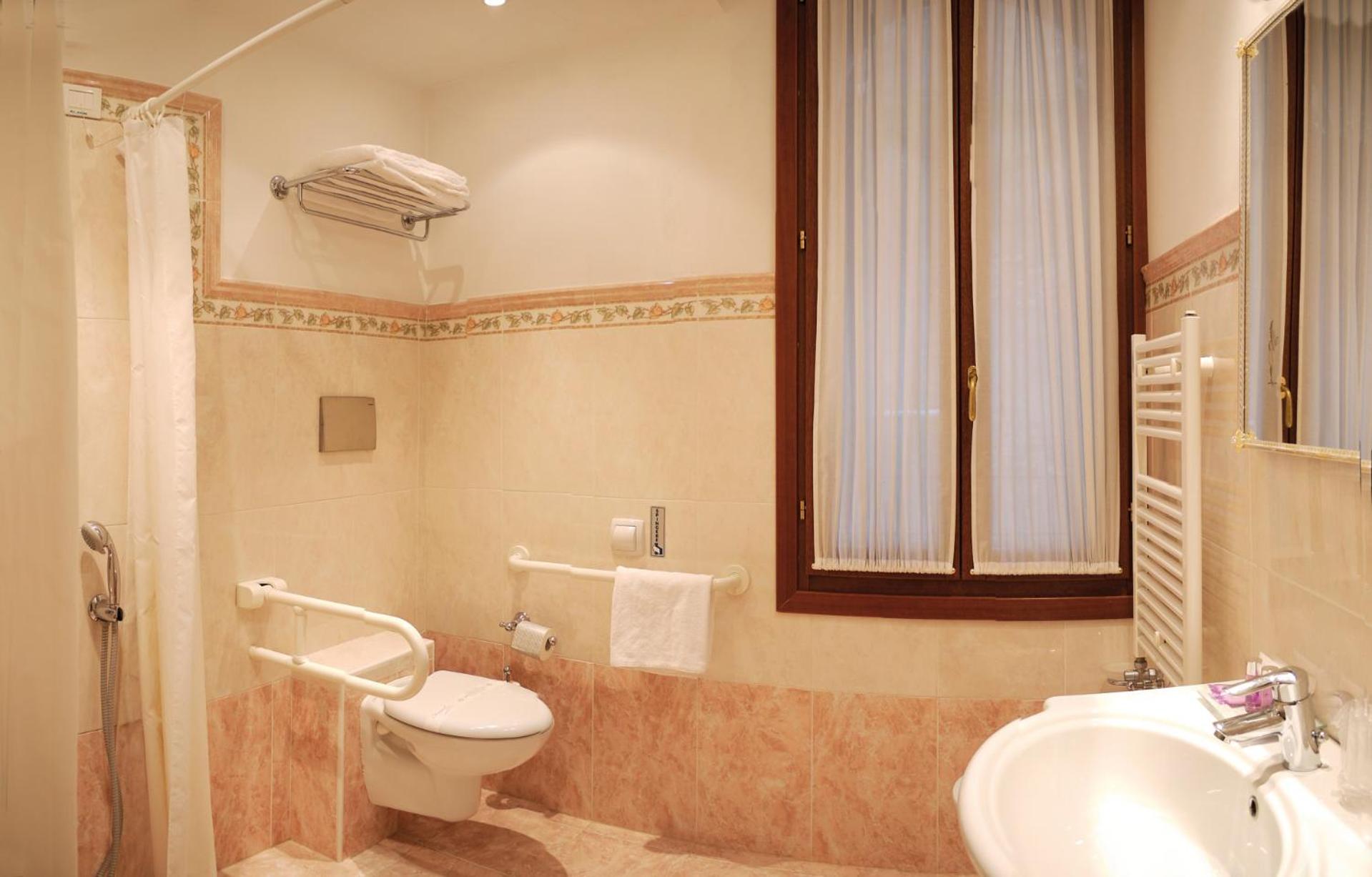 Small Double Room photo 2