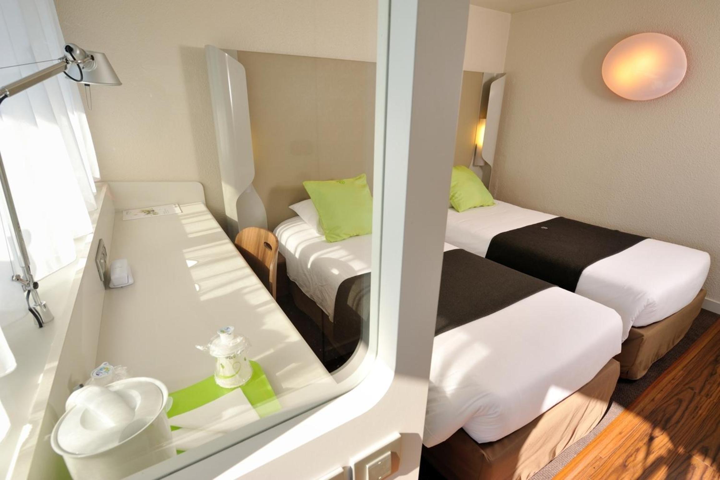 Standard Twin Room - Photo 2