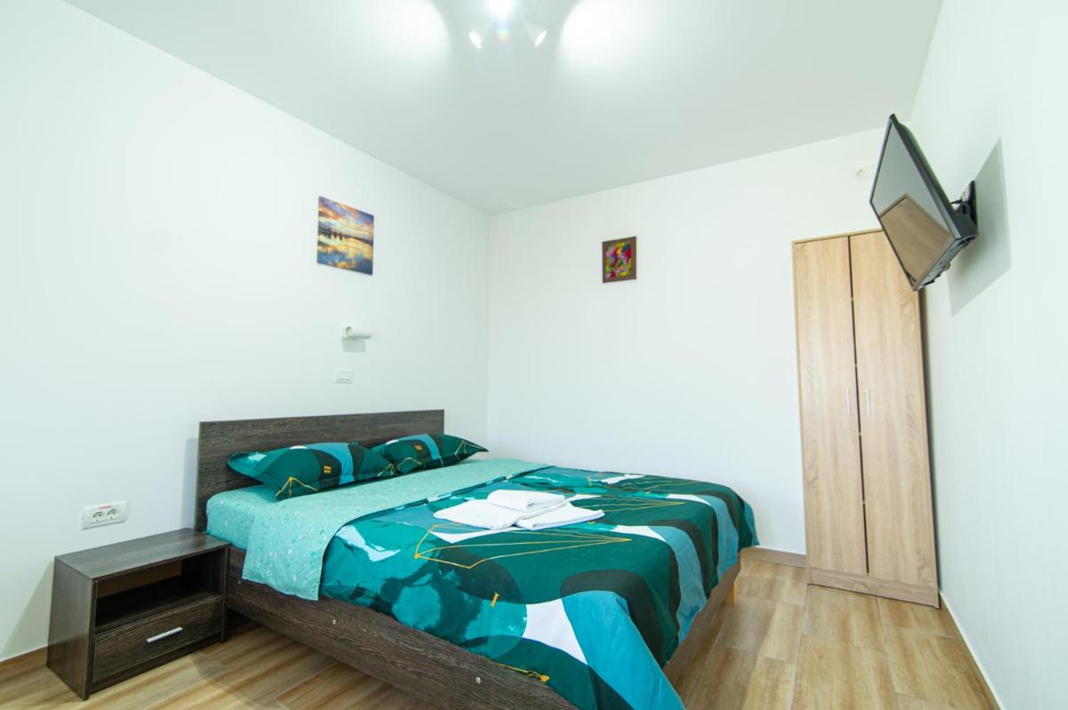 Double Room with Private Bathroom - Photo 1
