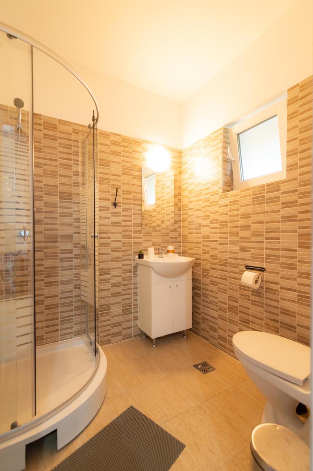 Double Room with Private Bathroom - Photo 3