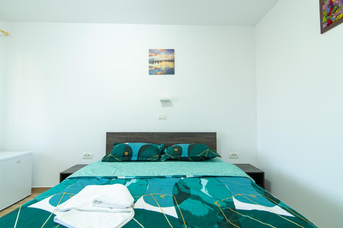 Double Room with Private Bathroom - Photo 6