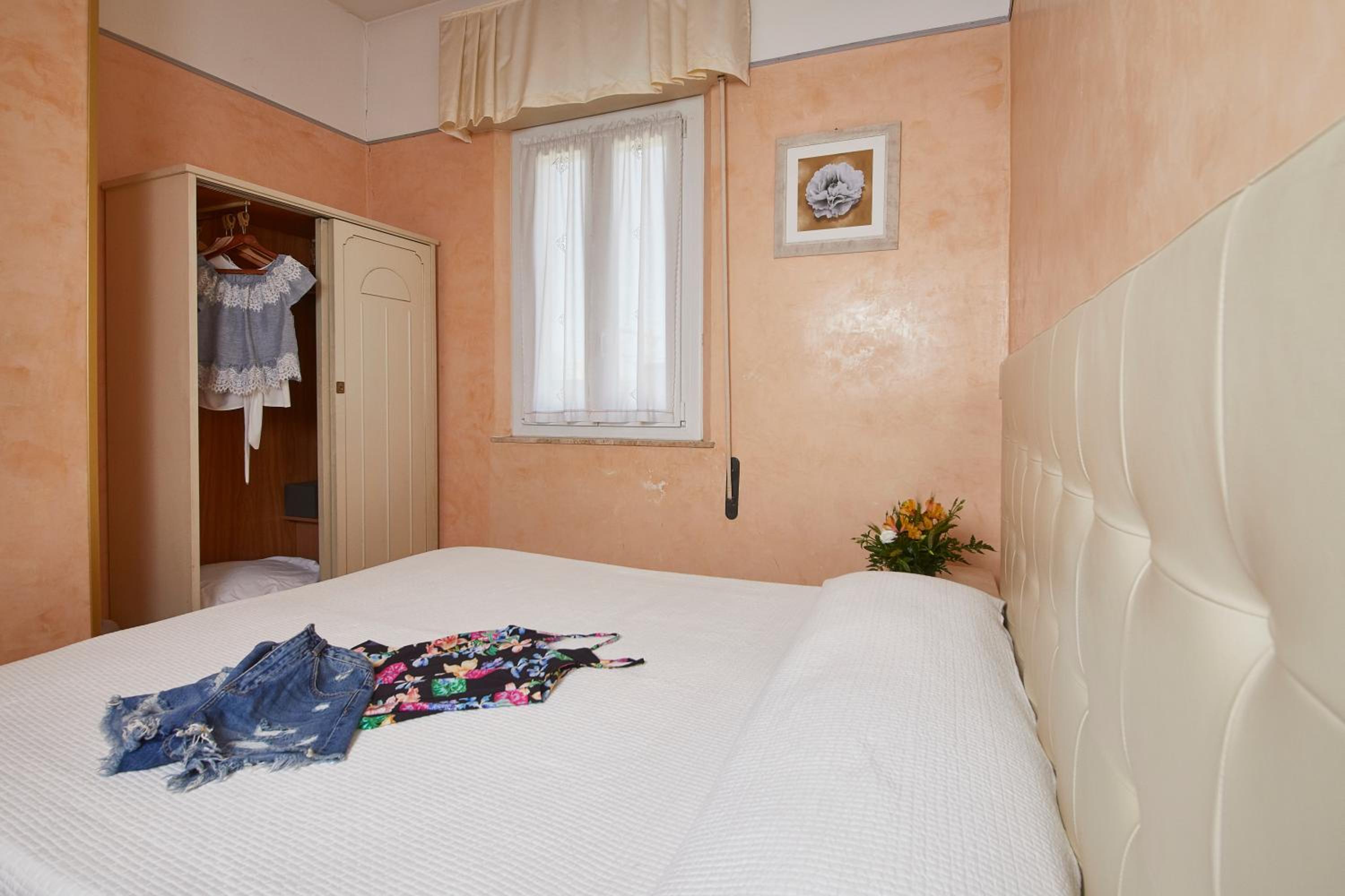 Double Room - Photo 11