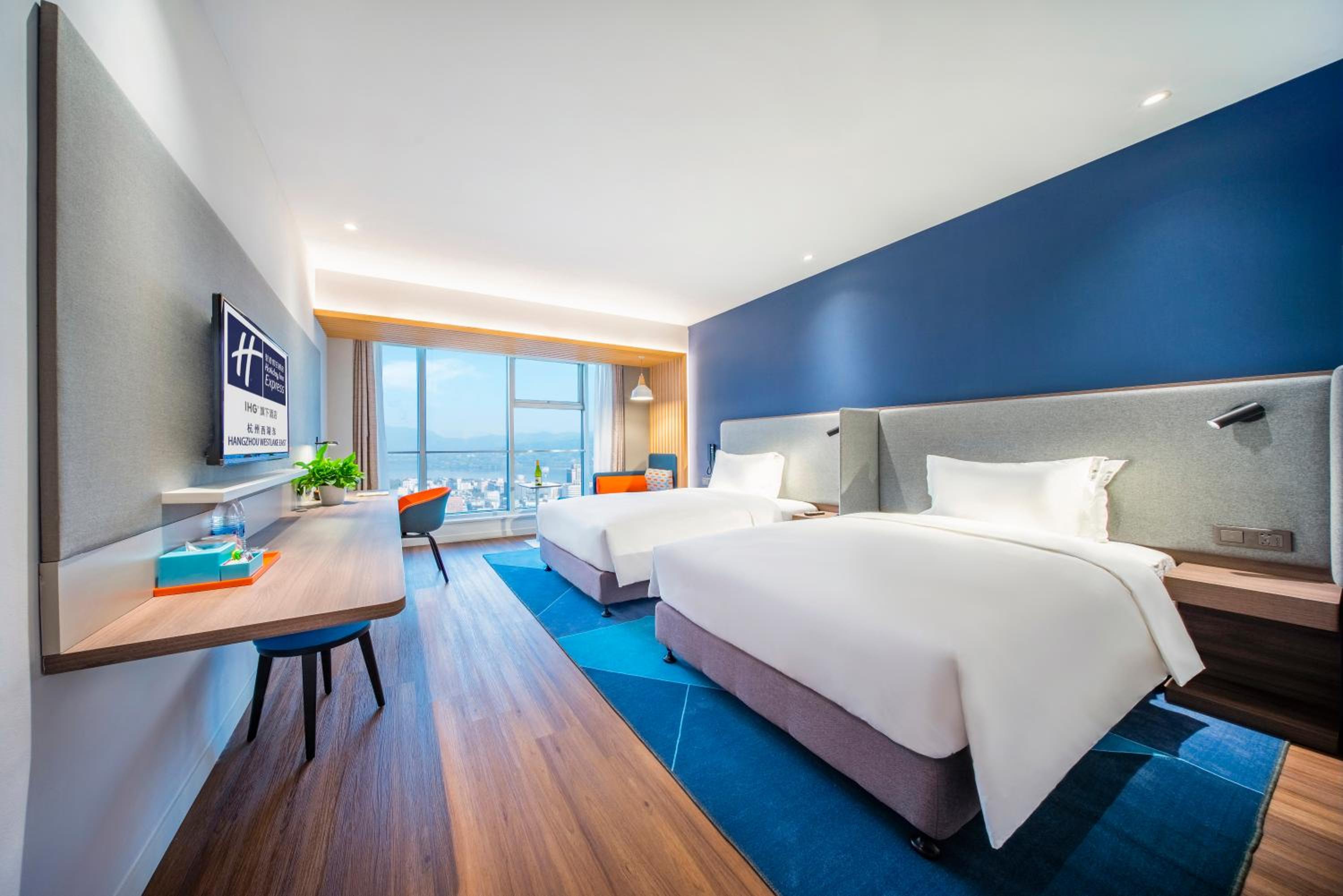 Standard Twin Room with Lake View