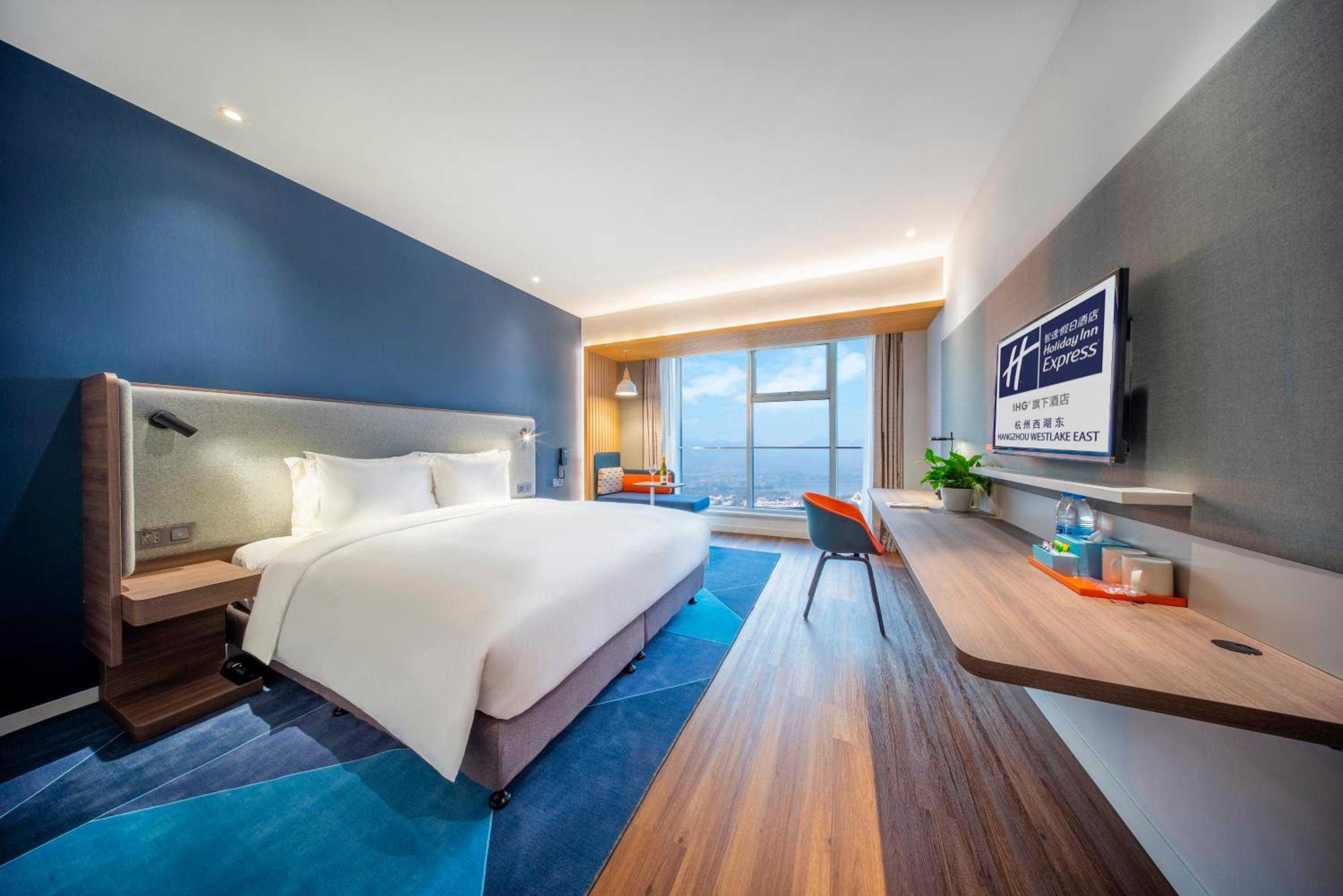 Standard King Room with City View