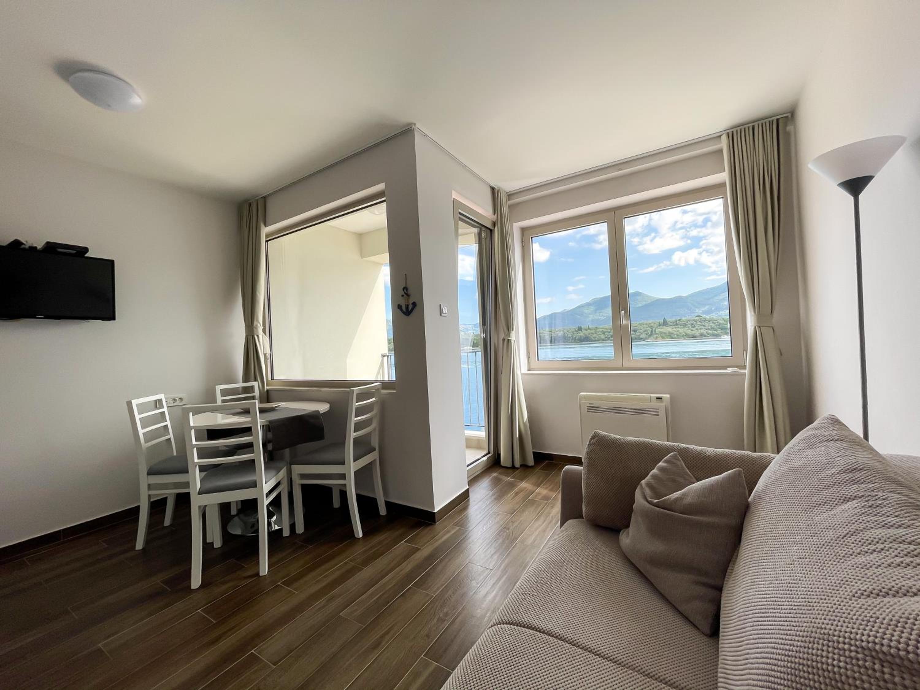 Apartment with Sea View photo 2