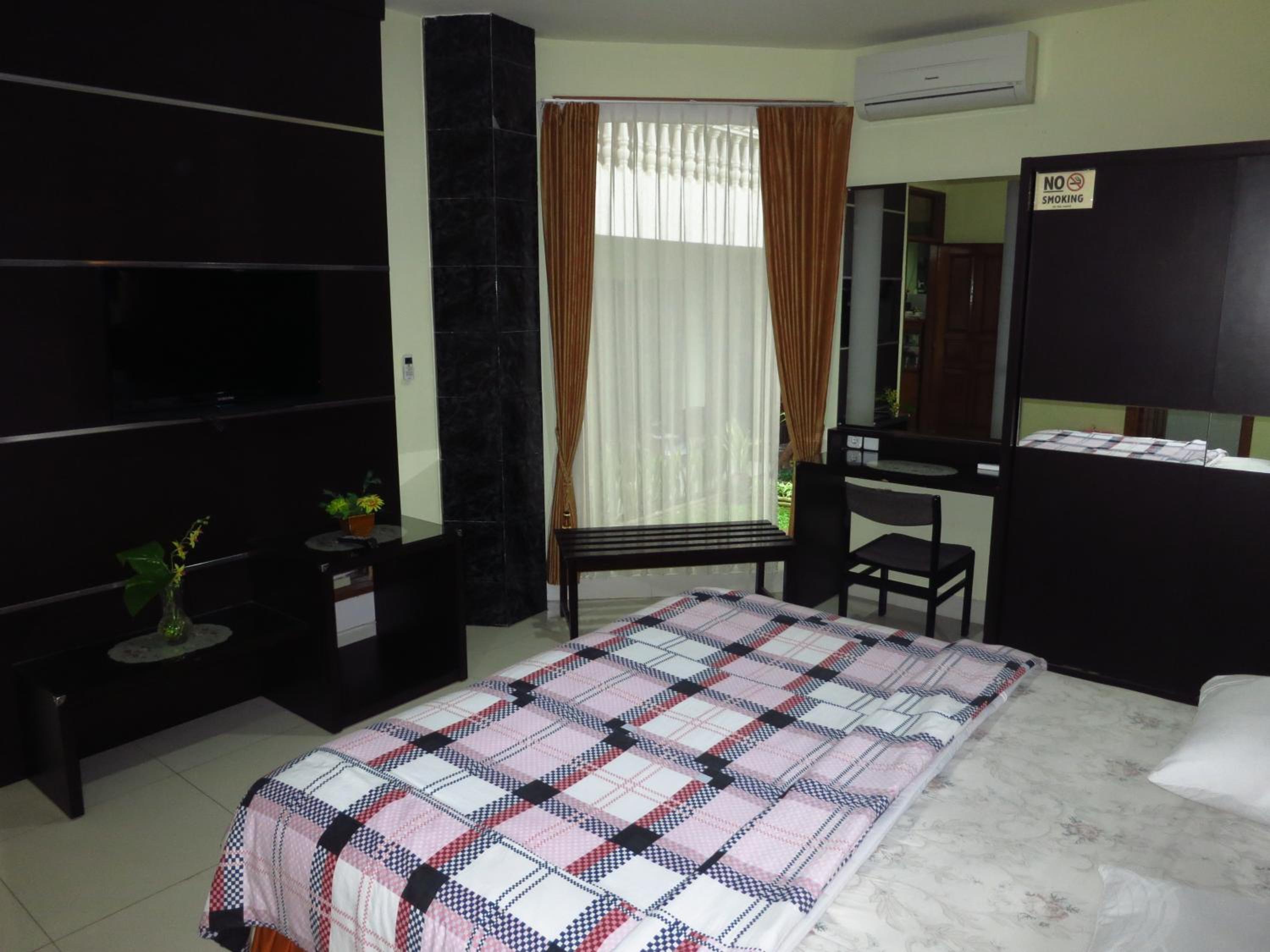 Deluxe Double or Twin Room - Photo 12