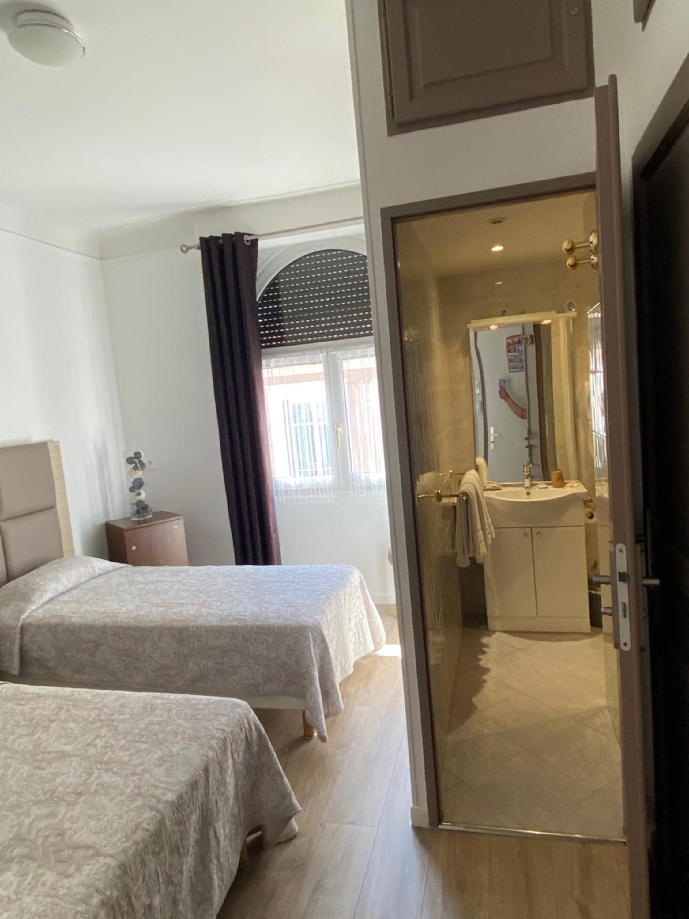 Triple Room - Photo 10