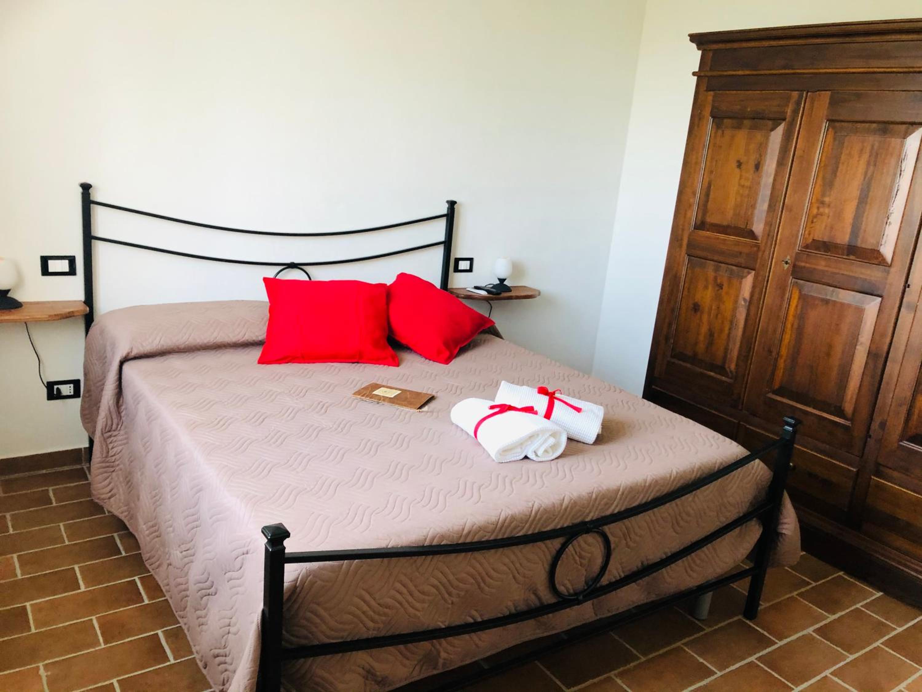 Double Room - Photo 5