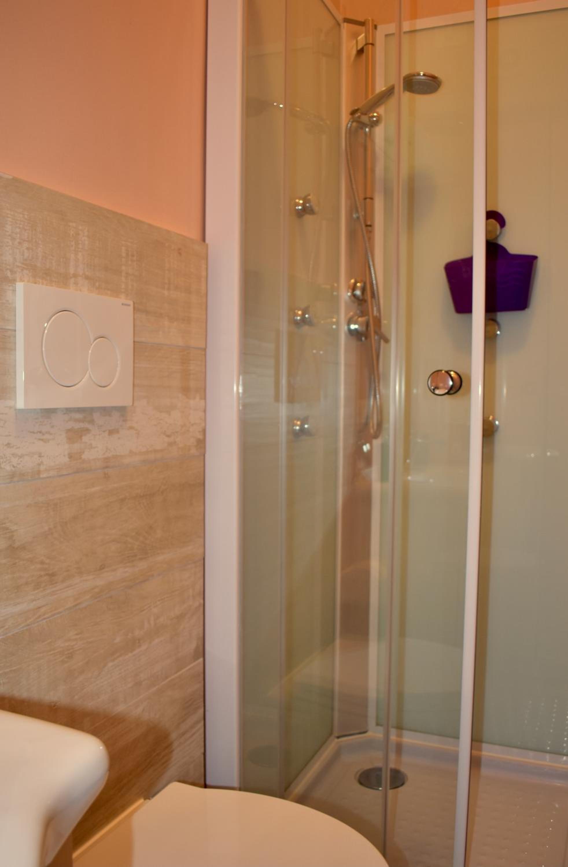 Double or Twin Room with Private Bathroom - Photo 11
