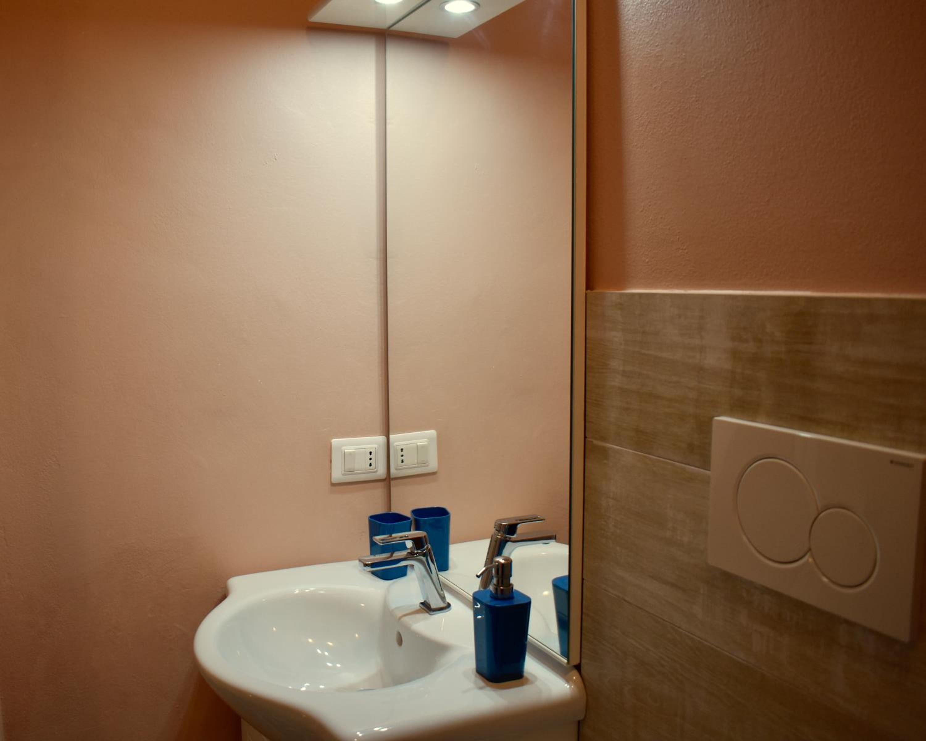 Double Room - Photo 6
