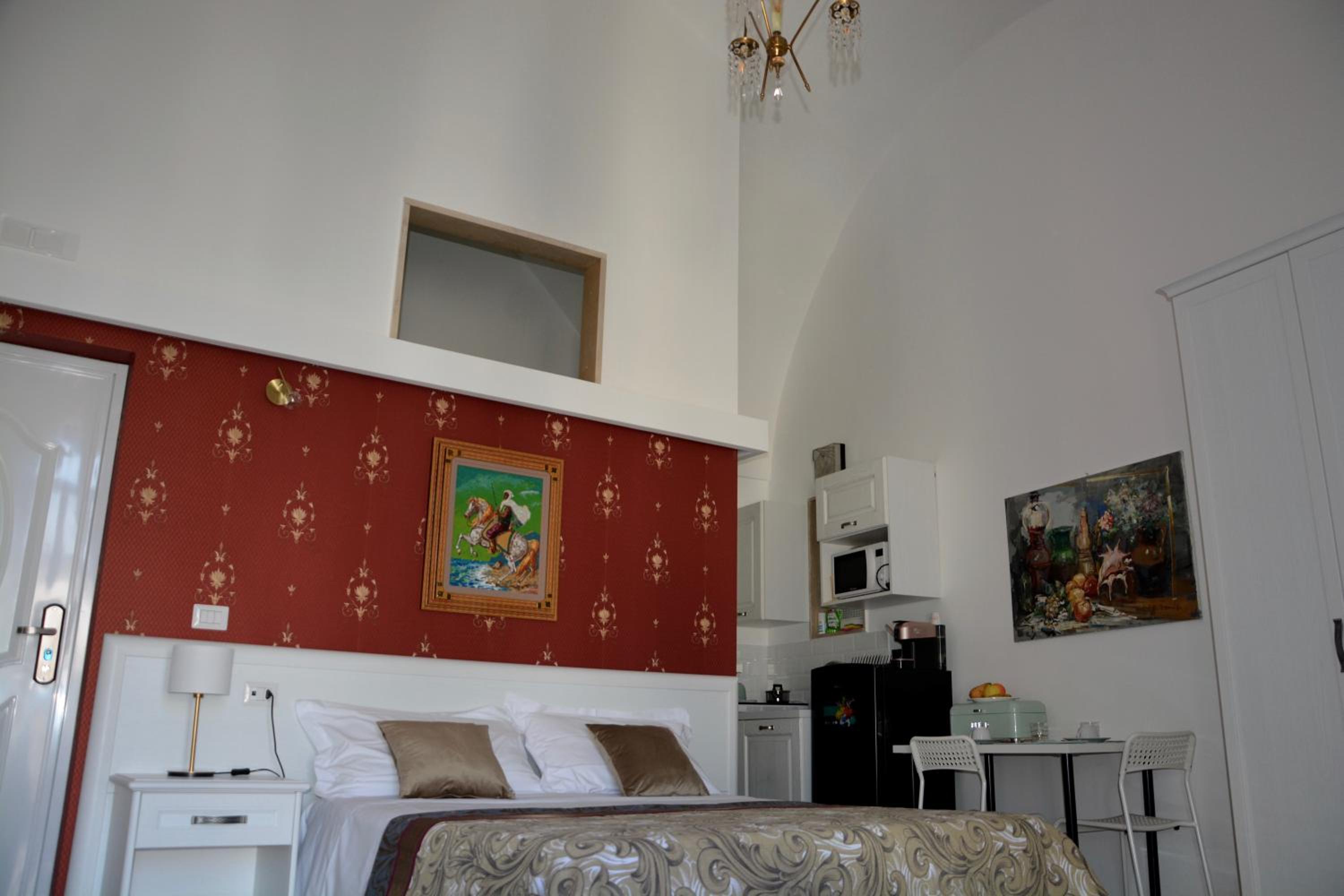 Family Room with Private Bathroom - Photo 9