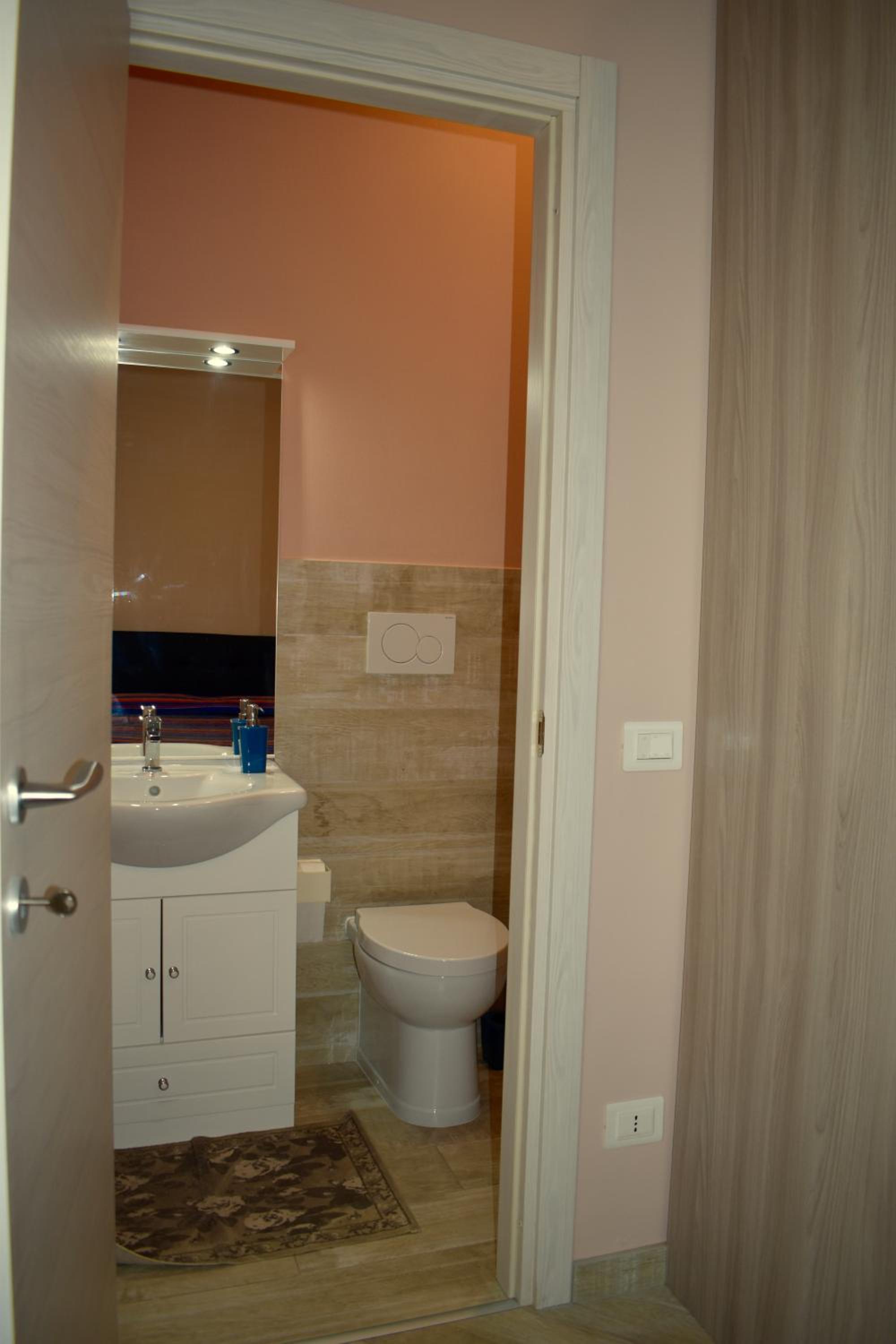 Double Room - Photo 12