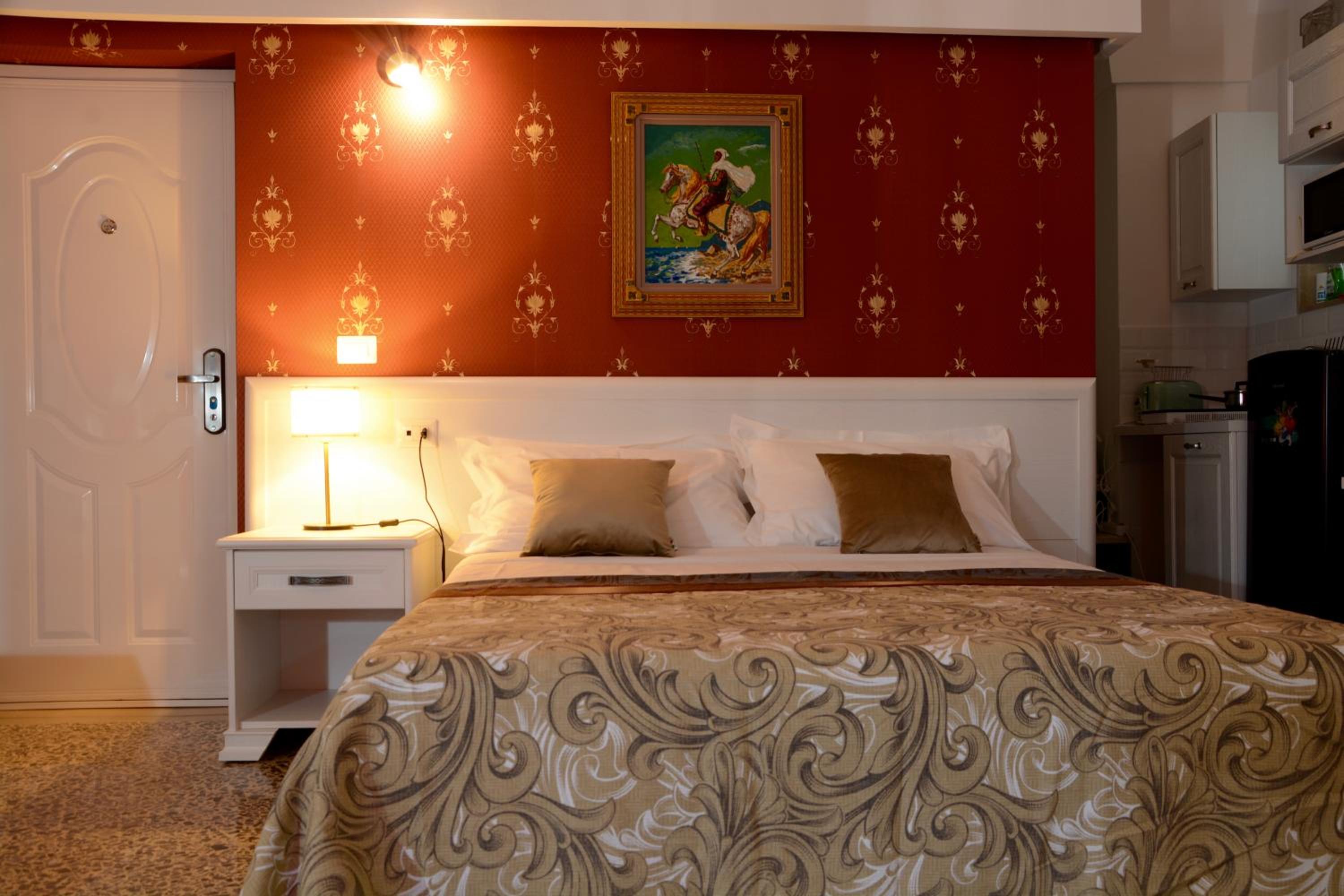 Family Room with Private Bathroom - Photo 17