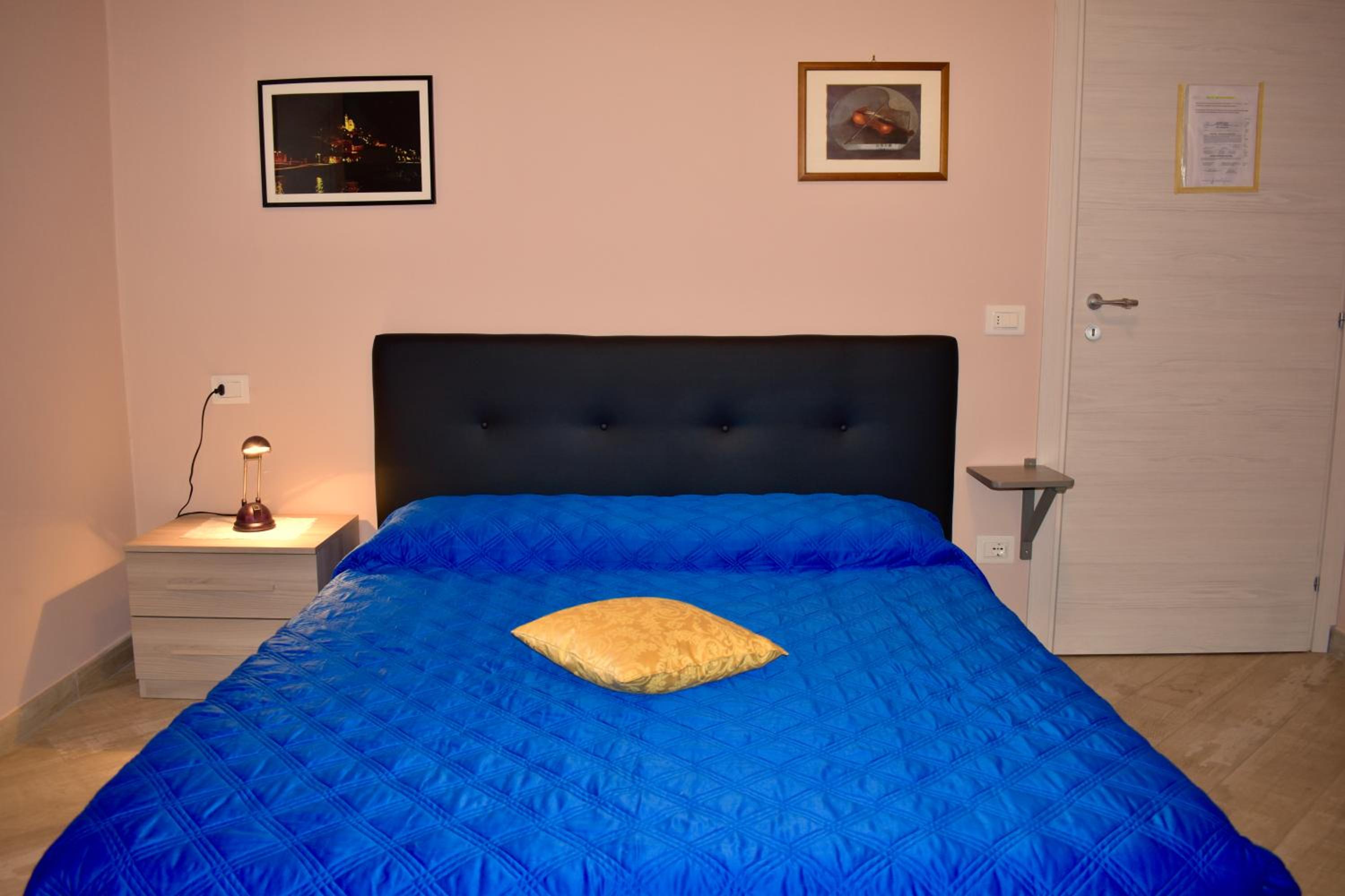 Double or Twin Room with Private Bathroom - Photo 1