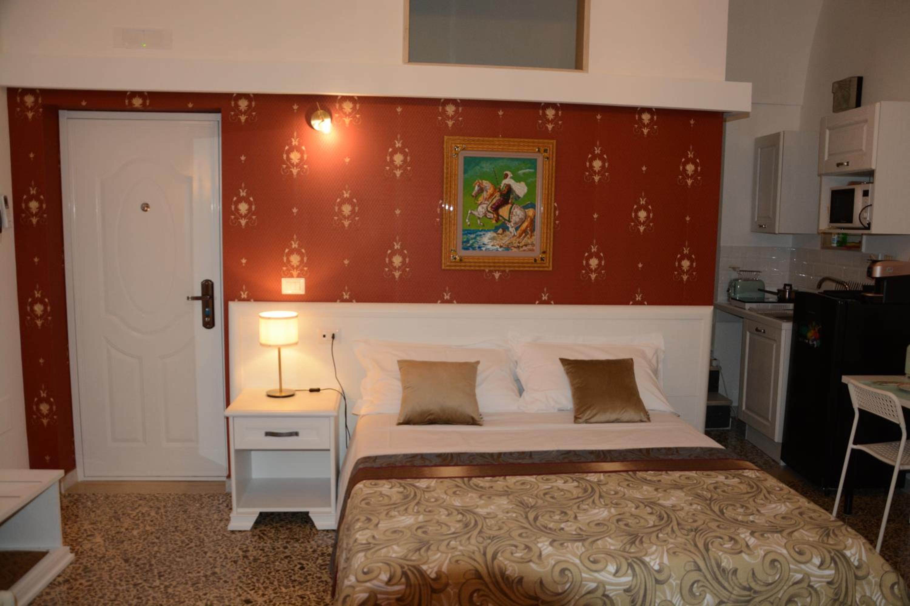Family Room with Private Bathroom - Photo 10