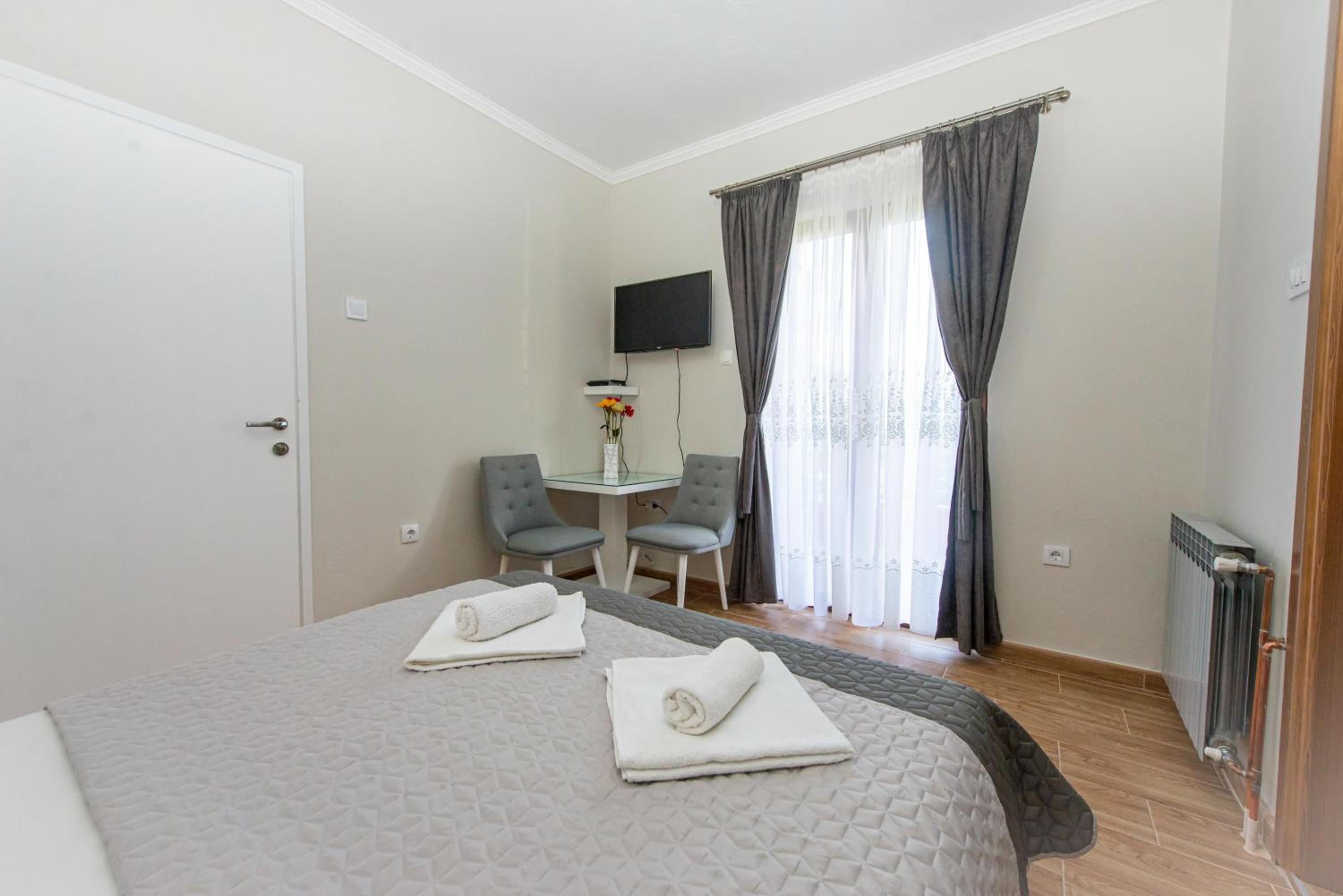 Studio Apartment photo 2