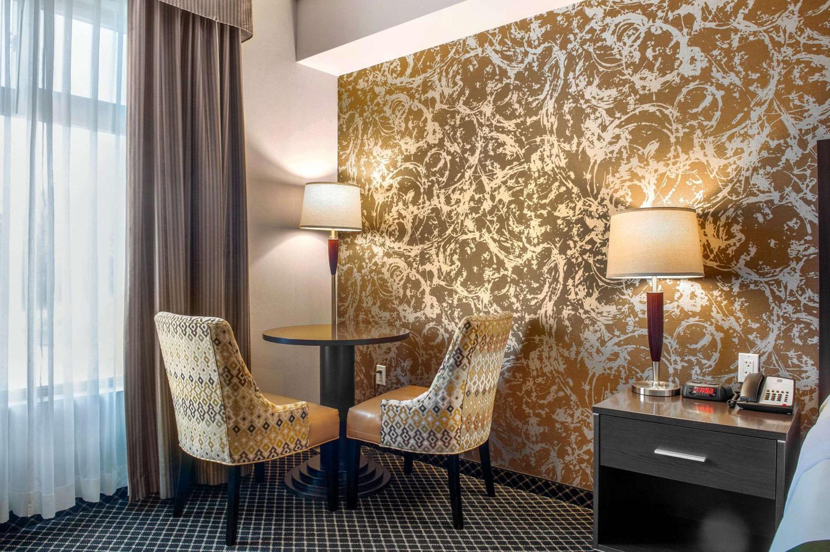 Standard King Room - Non-Smoking  - Photo 2