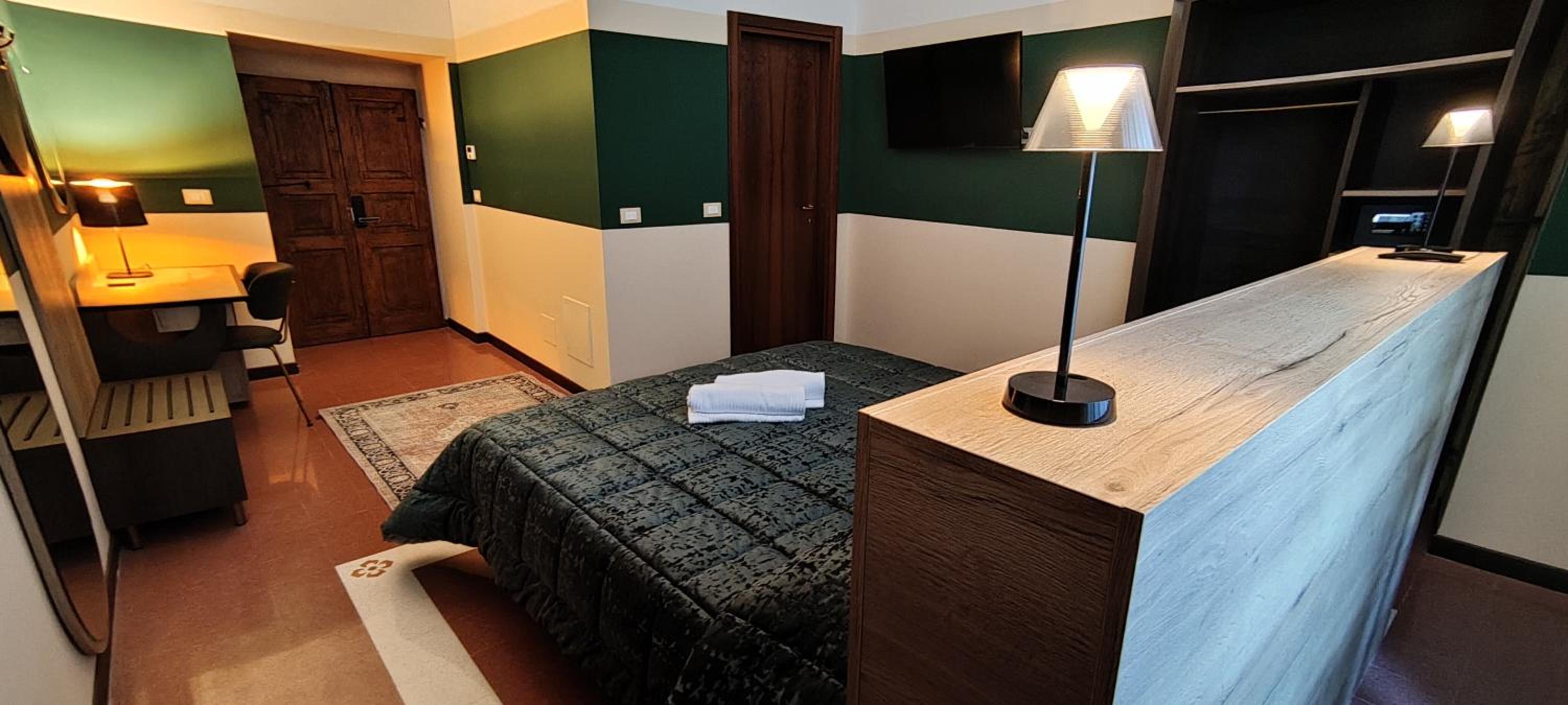 Deluxe Double Room photo 3