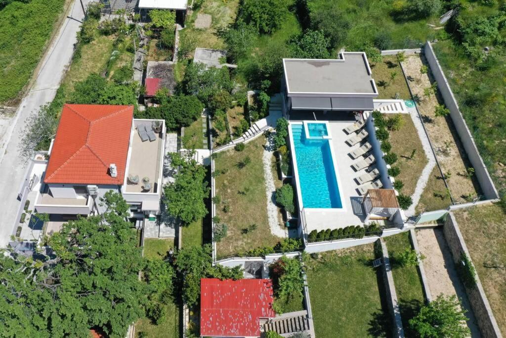 Villa photo 3