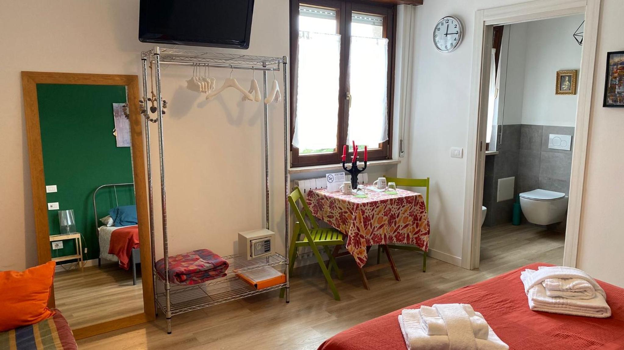 Deluxe King Room - Photo 6